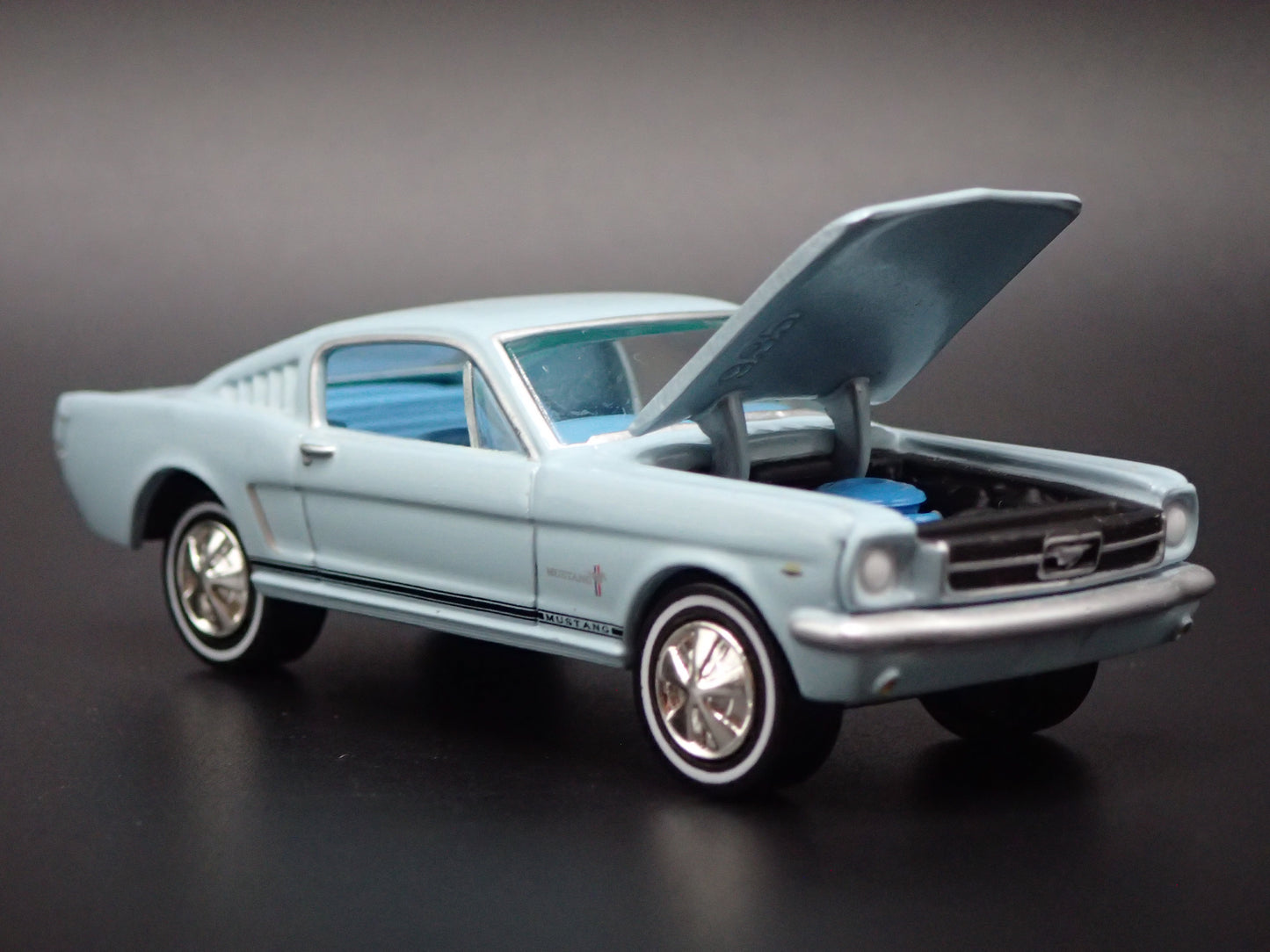 1965 65 FORD MUSTANG 2+2 FASTBACK BLUE 1/64 SCALE COLLECTIBLE DIECAST MODEL CAR