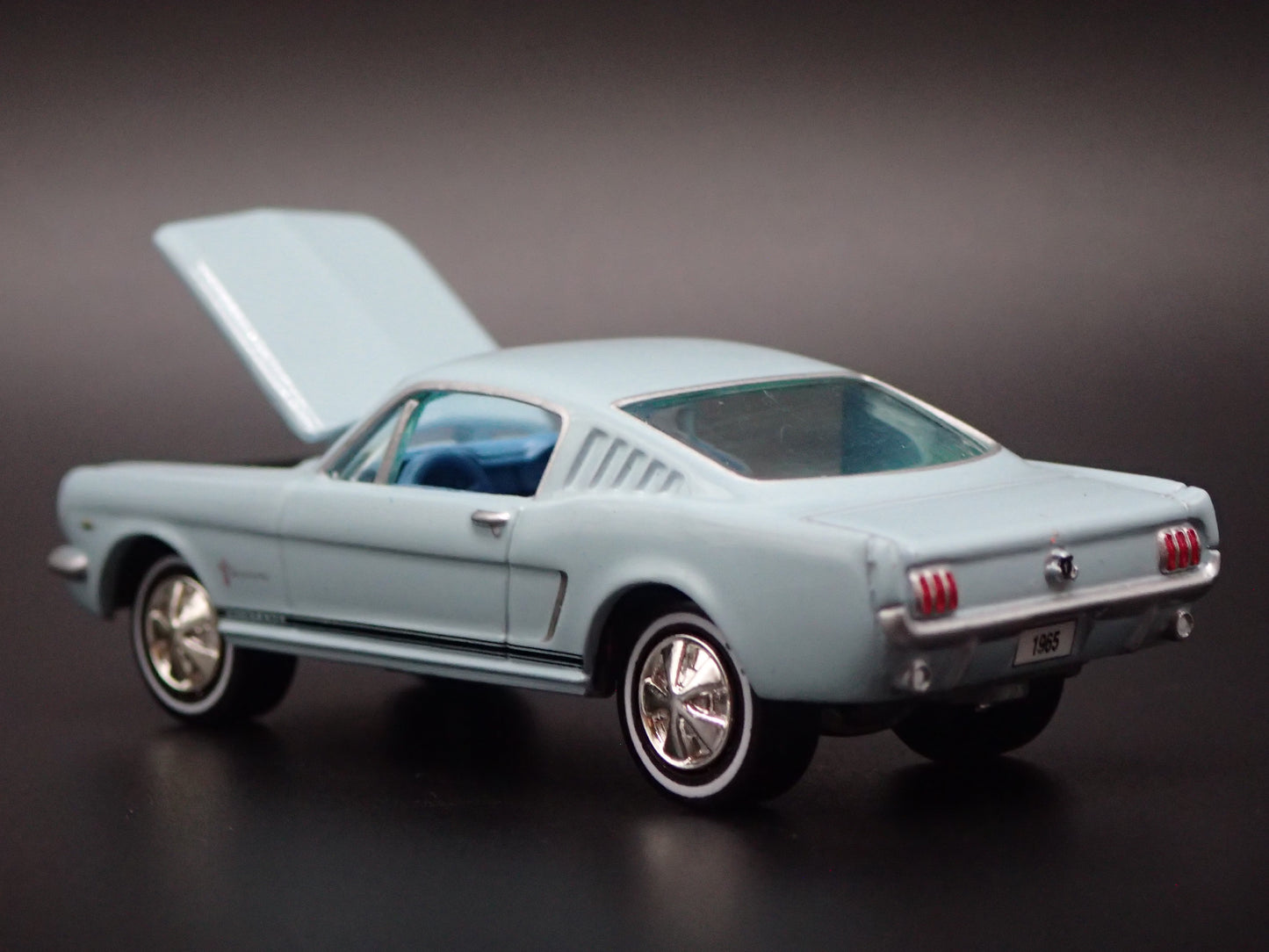 1965 65 FORD MUSTANG 2+2 FASTBACK BLUE 1/64 SCALE COLLECTIBLE DIECAST MODEL CAR