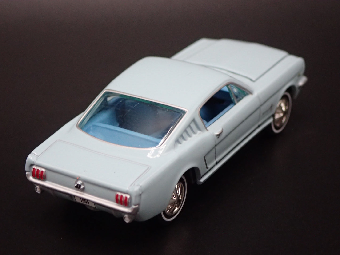 1965 65 FORD MUSTANG 2+2 FASTBACK BLUE 1/64 SCALE COLLECTIBLE DIECAST MODEL CAR