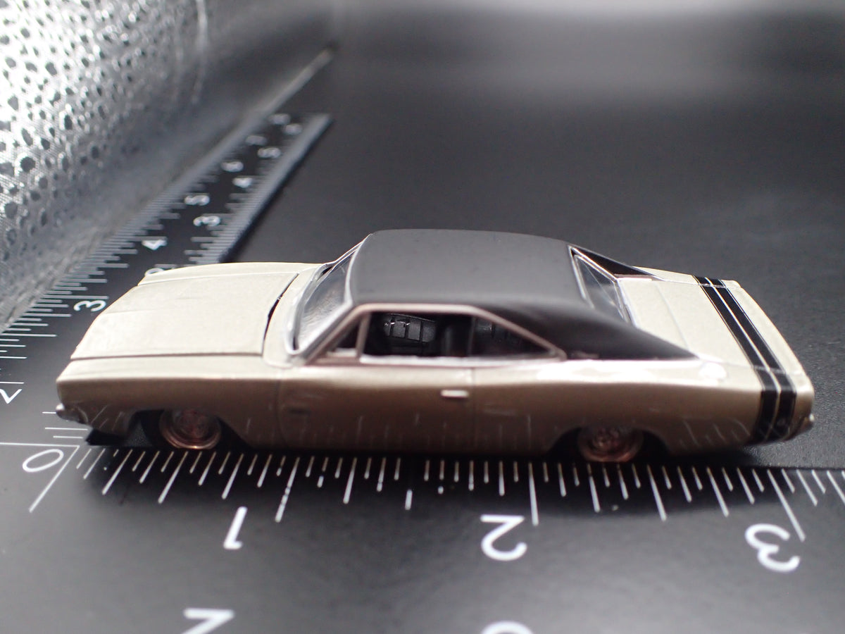 1968 68 DODGE CHARGER R/T GRAY 1:64 SCALE COLLECTIBLE DIORAMA DIECAST MODEL CAR
