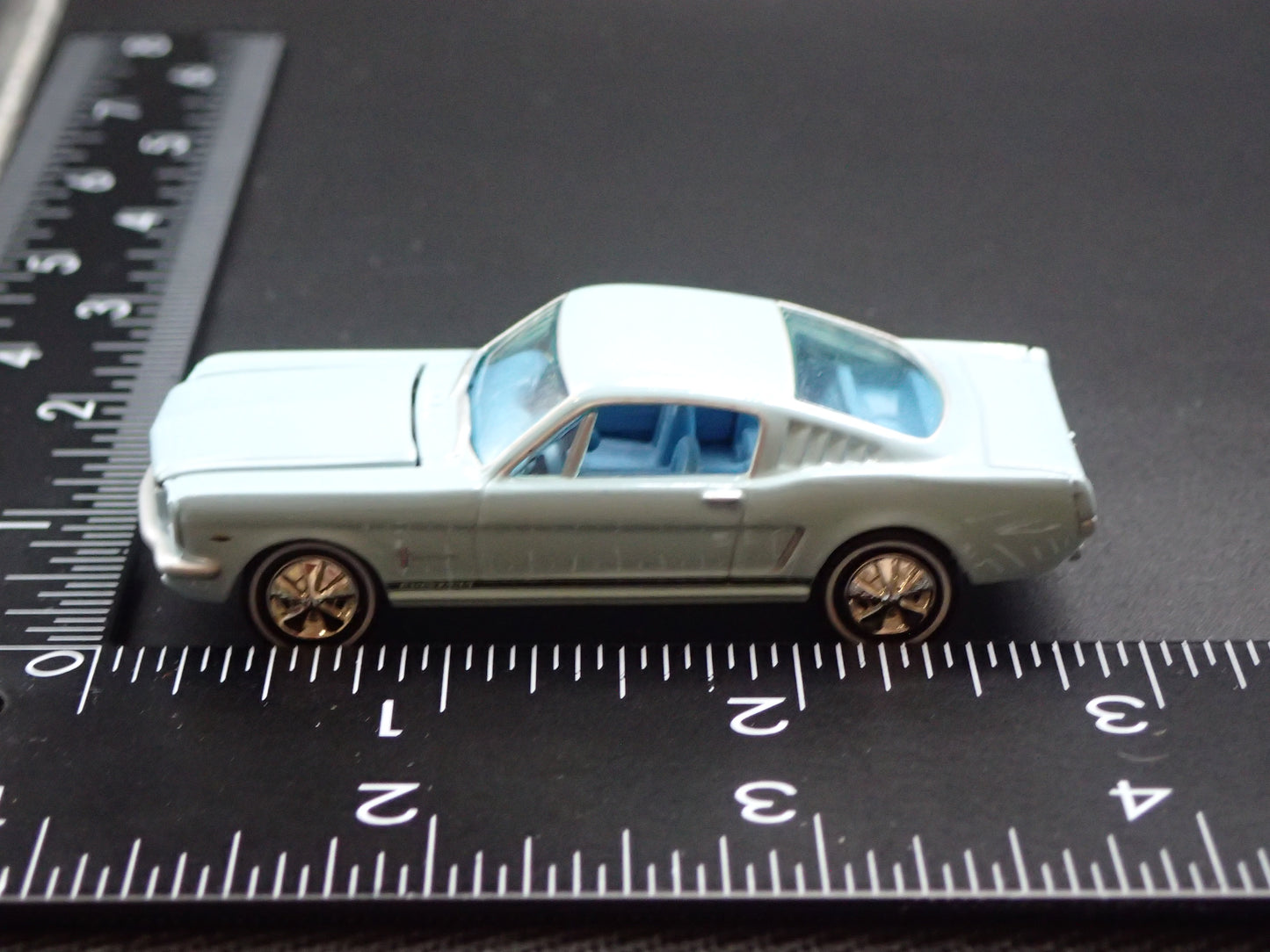 1965 65 FORD MUSTANG 2+2 FASTBACK BLUE 1/64 SCALE COLLECTIBLE DIECAST MODEL CAR