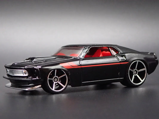 1969 69 FORD MUSTANG BOSS 302 FASTBACK BLACK 1:64 SCALE DIORAMA DIECAST MODEL CAR