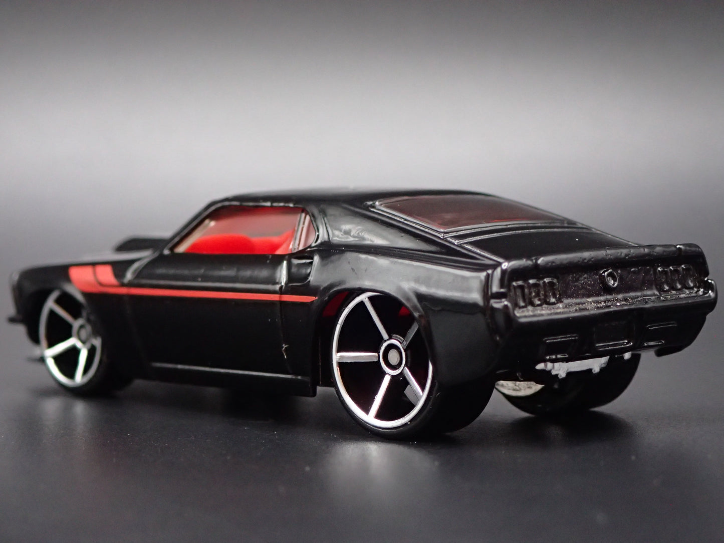 1969 69 FORD MUSTANG BOSS 302 FASTBACK BLACK 1:64 SCALE DIORAMA DIECAST MODEL CAR