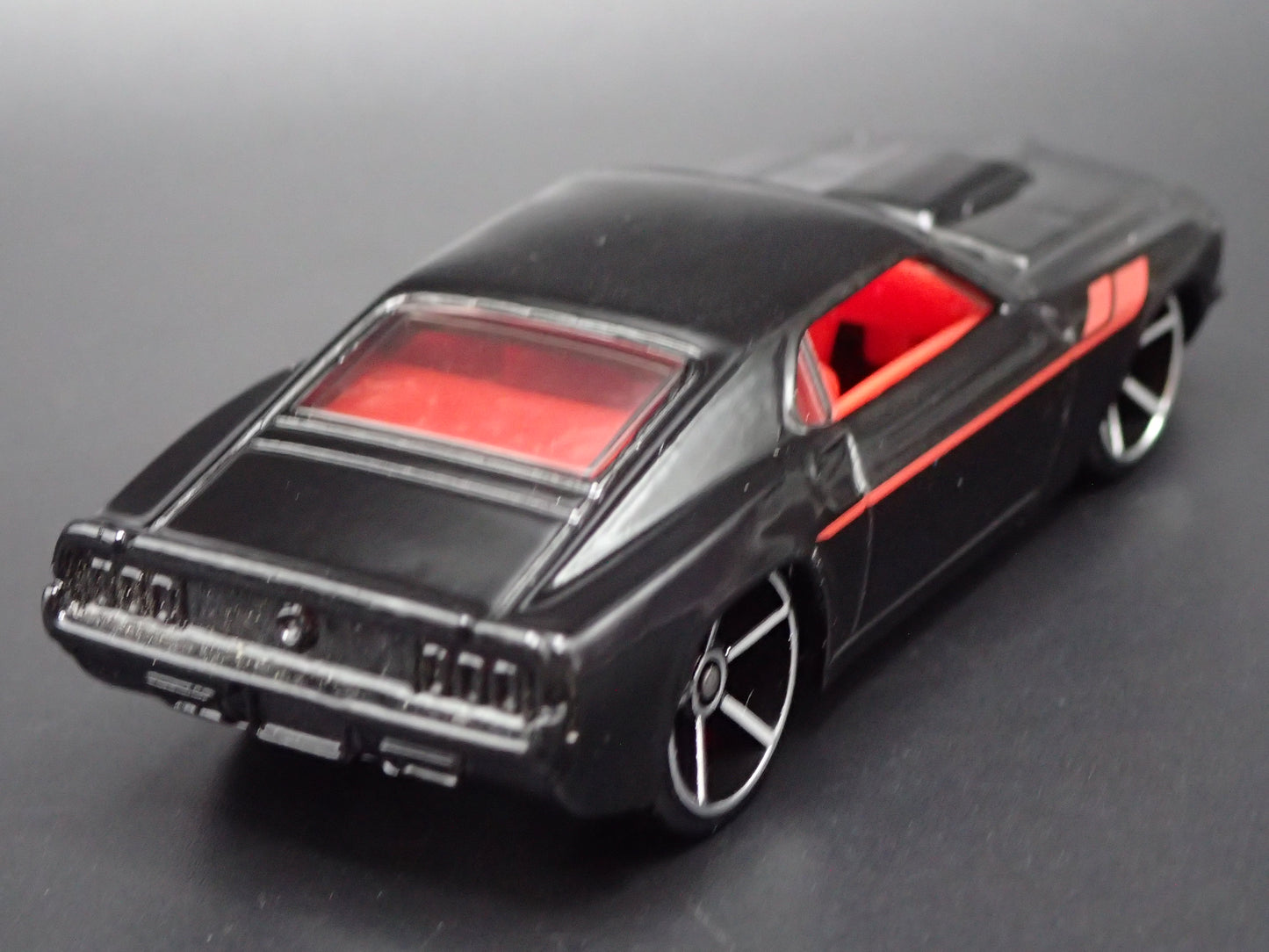 1969 69 FORD MUSTANG BOSS 302 FASTBACK BLACK 1:64 SCALE DIORAMA DIECAST MODEL CAR