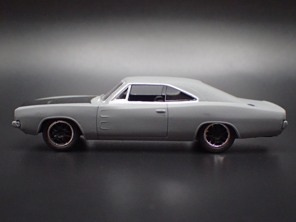 1970 70 DODGE CHARGER GRAY 1:64 SCALE COLLECTIBLE DIORAMA DIECAST MODEL CAR
