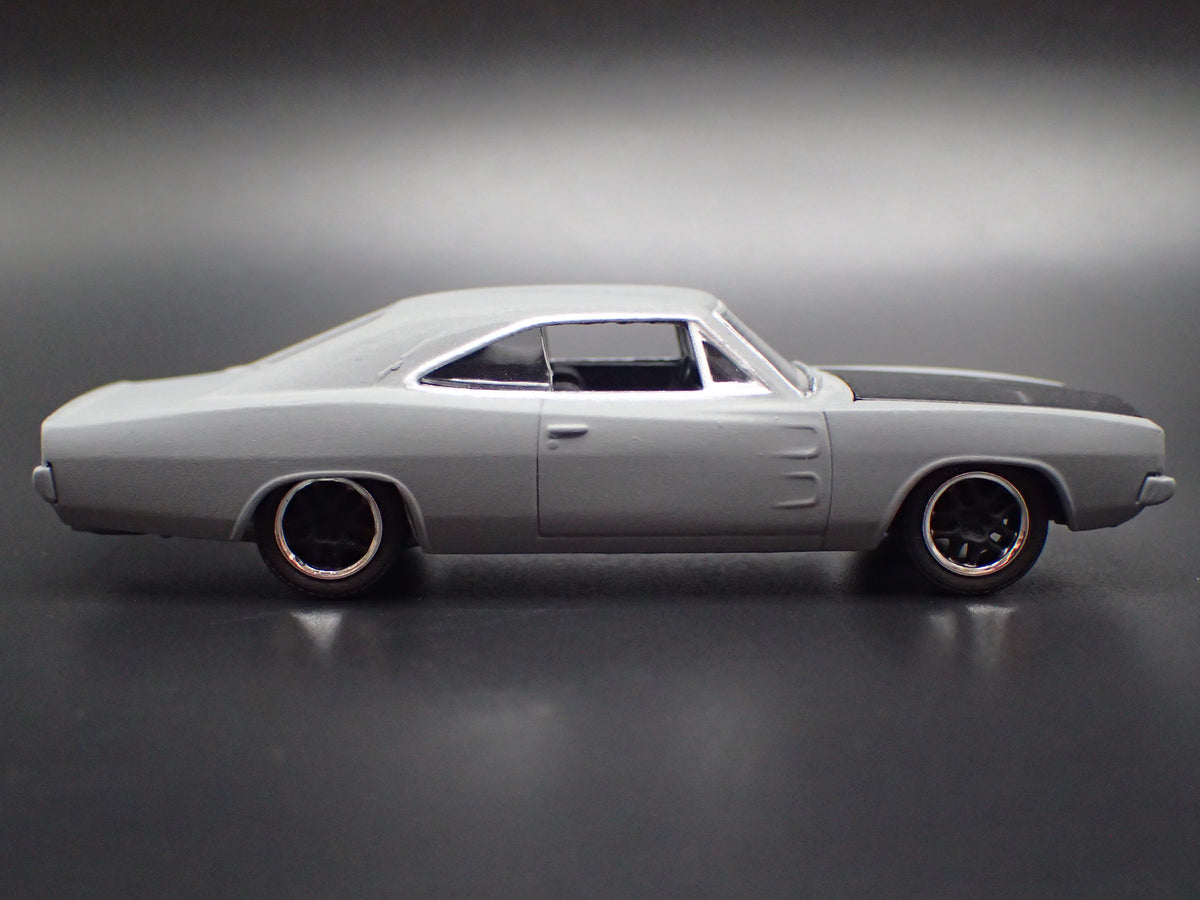 1970 70 DODGE CHARGER GRAY 1:64 SCALE COLLECTIBLE DIORAMA DIECAST MODEL CAR