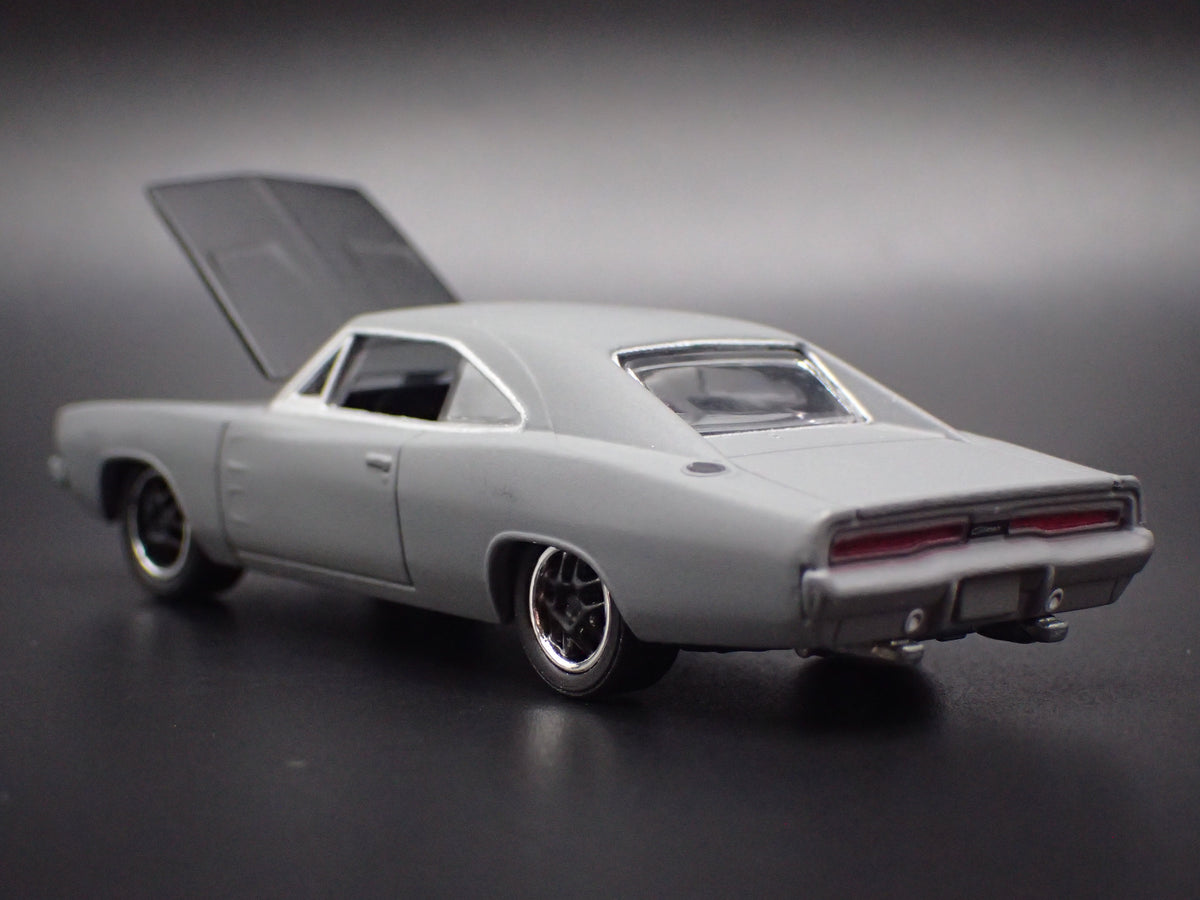1970 70 DODGE CHARGER GRAY 1:64 SCALE COLLECTIBLE DIORAMA DIECAST MODEL CAR