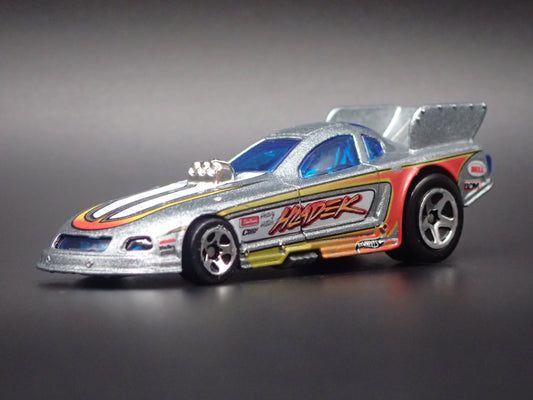 2005-2009 FORD MUSTANG FUNNY CAR NHRA SILVER 1:64 SCALE DIORAMA DIECAST MODEL CAR