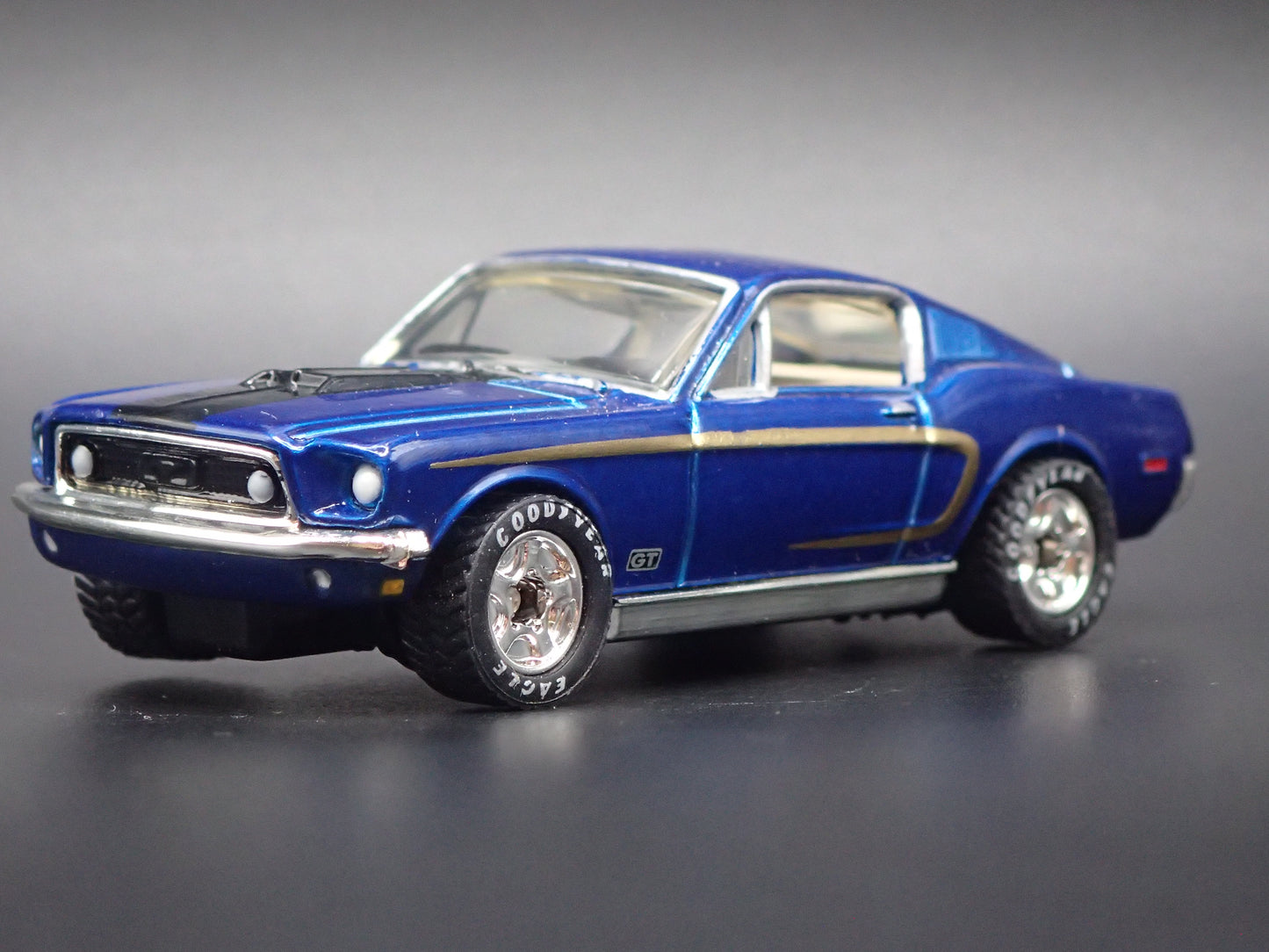 1968 68 FORD MUSTANG COBRA JET FASTBACK 1:64 SCALE COLLECTIBLE DIECAST MODEL CAR