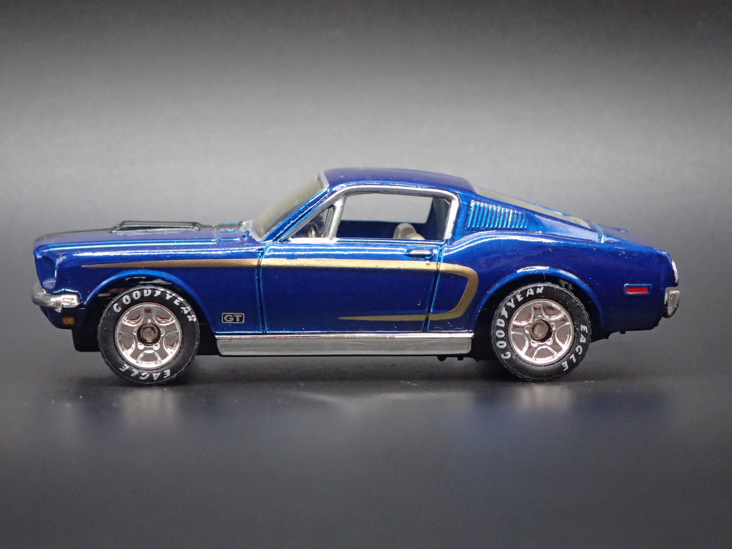1968 68 FORD MUSTANG COBRA JET FASTBACK 1:64 SCALE COLLECTIBLE DIECAST MODEL CAR