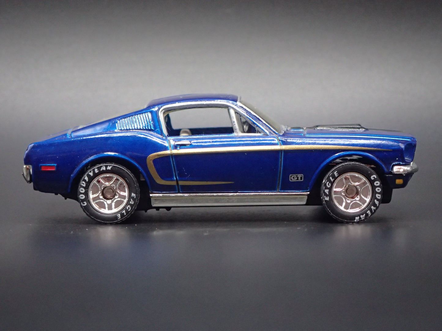 1968 68 FORD MUSTANG COBRA JET FASTBACK 1:64 SCALE COLLECTIBLE DIECAST MODEL CAR
