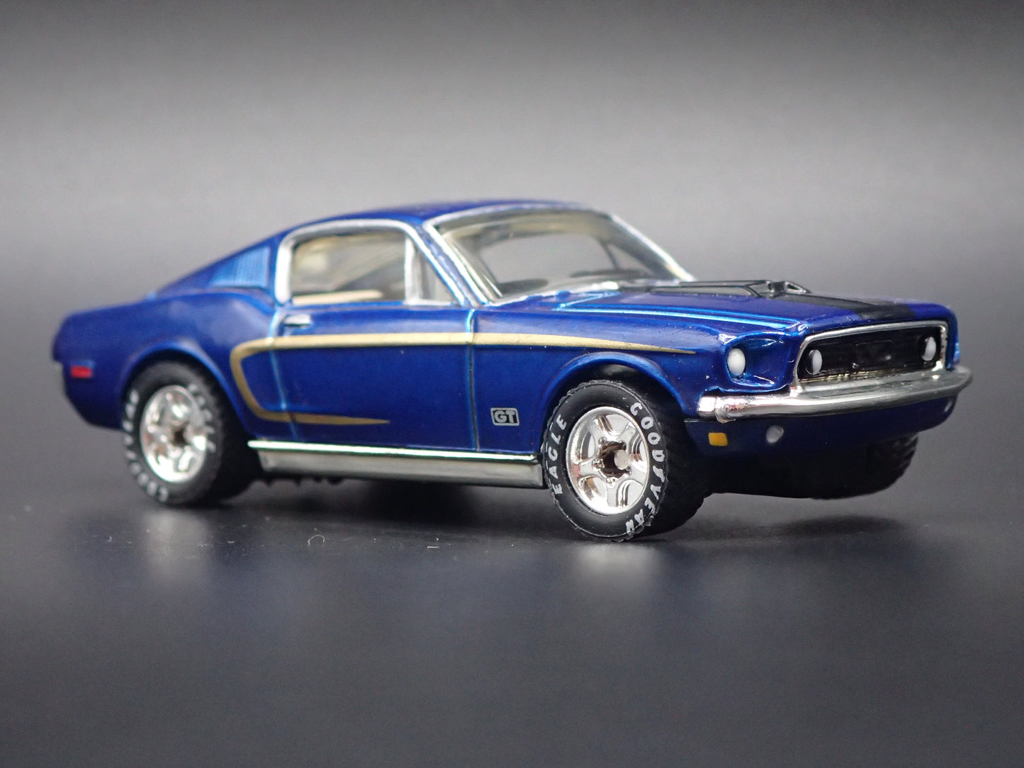 1968 68 FORD MUSTANG COBRA JET FASTBACK 1:64 SCALE COLLECTIBLE DIECAST MODEL CAR