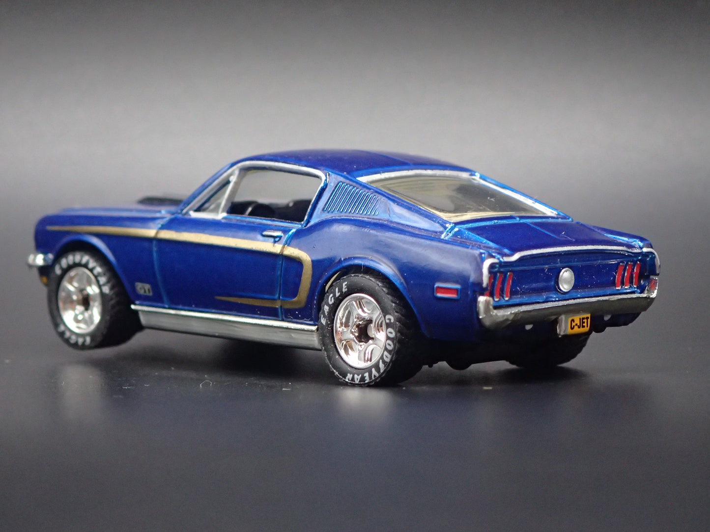 1968 68 FORD MUSTANG COBRA JET FASTBACK 1:64 SCALE COLLECTIBLE DIECAST MODEL CAR