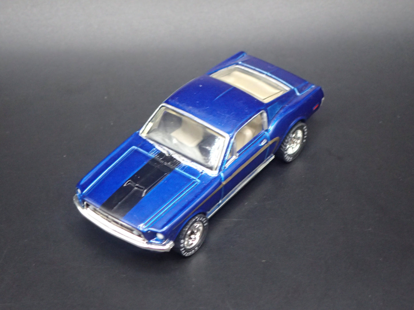 1968 68 FORD MUSTANG COBRA JET FASTBACK 1:64 SCALE COLLECTIBLE DIECAST MODEL CAR