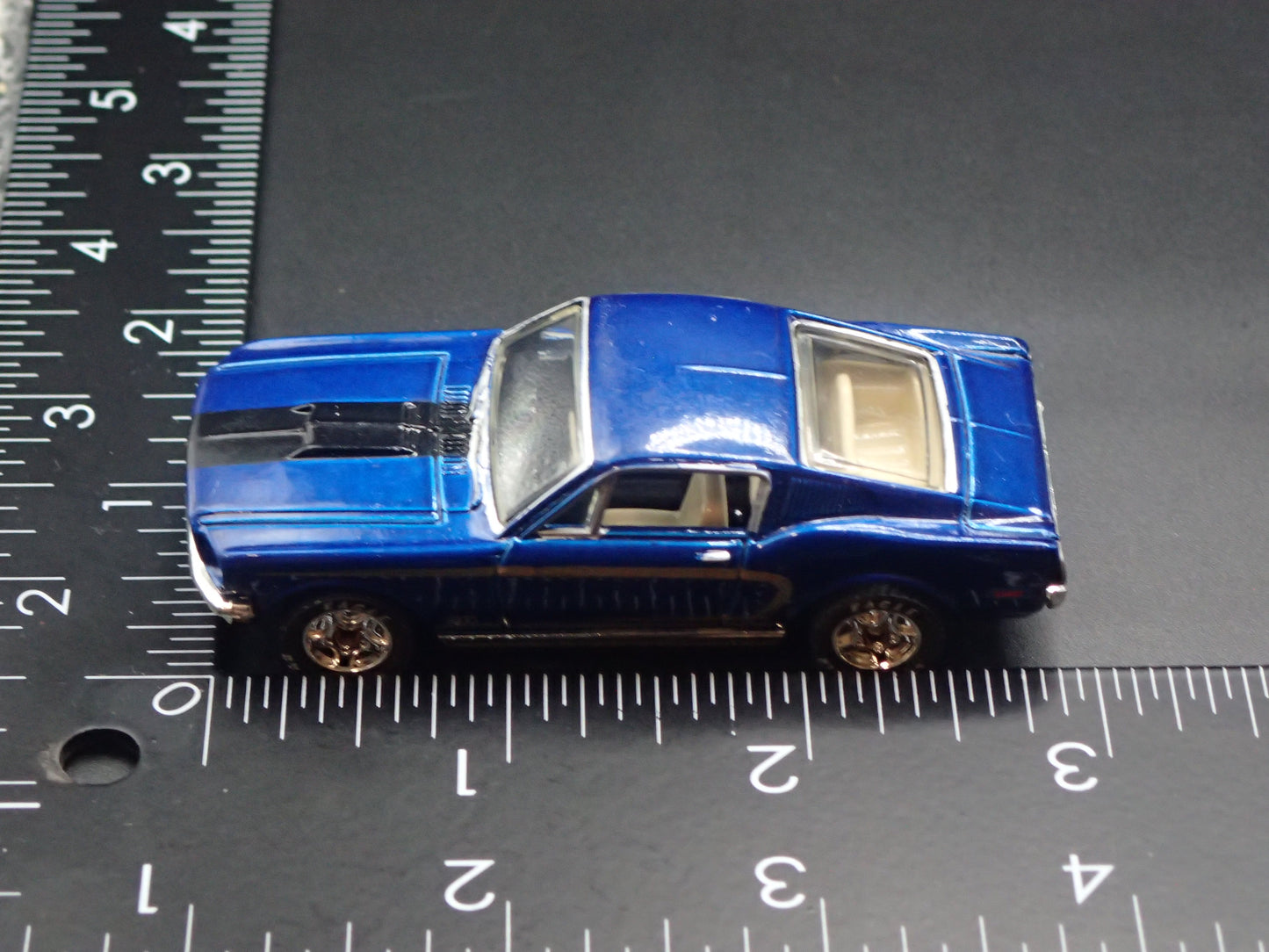 1968 68 FORD MUSTANG COBRA JET FASTBACK 1:64 SCALE COLLECTIBLE DIECAST MODEL CAR