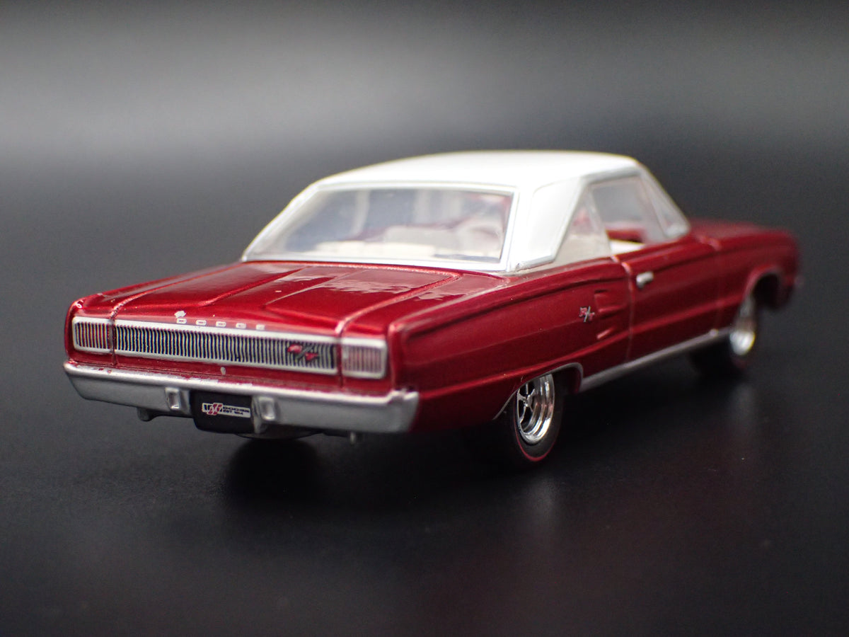 1967 67 DODGE CORONET R/T RED 1/64 SCALE COLLECTIBLE DIORAMA DIECAST MODEL CAR