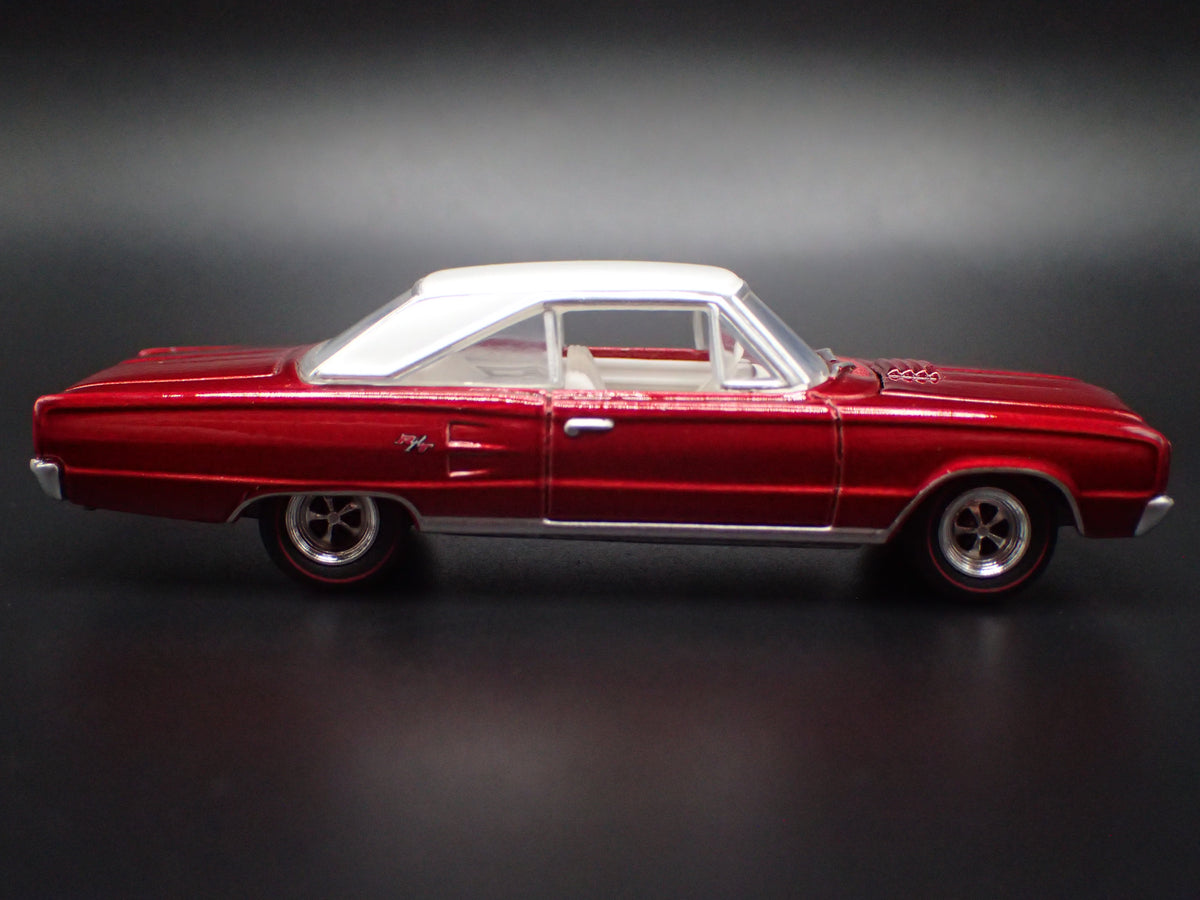 1967 67 DODGE CORONET R/T RED 1/64 SCALE COLLECTIBLE DIORAMA DIECAST MODEL CAR