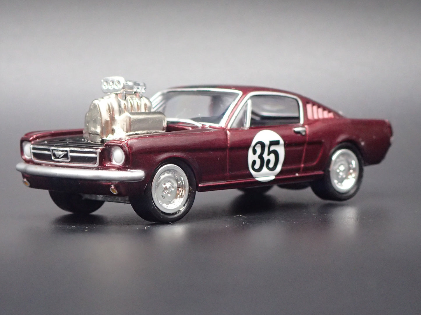 1965 65 FORD MUSTANG FASTBACK 1:64 SCALE COLLECTIBLE DIORAMA DIECAST MODEL CAR