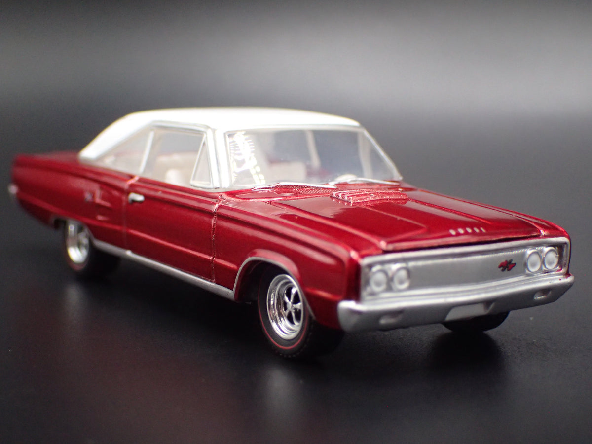 1967 67 DODGE CORONET R/T RED 1/64 SCALE COLLECTIBLE DIORAMA DIECAST MODEL CAR