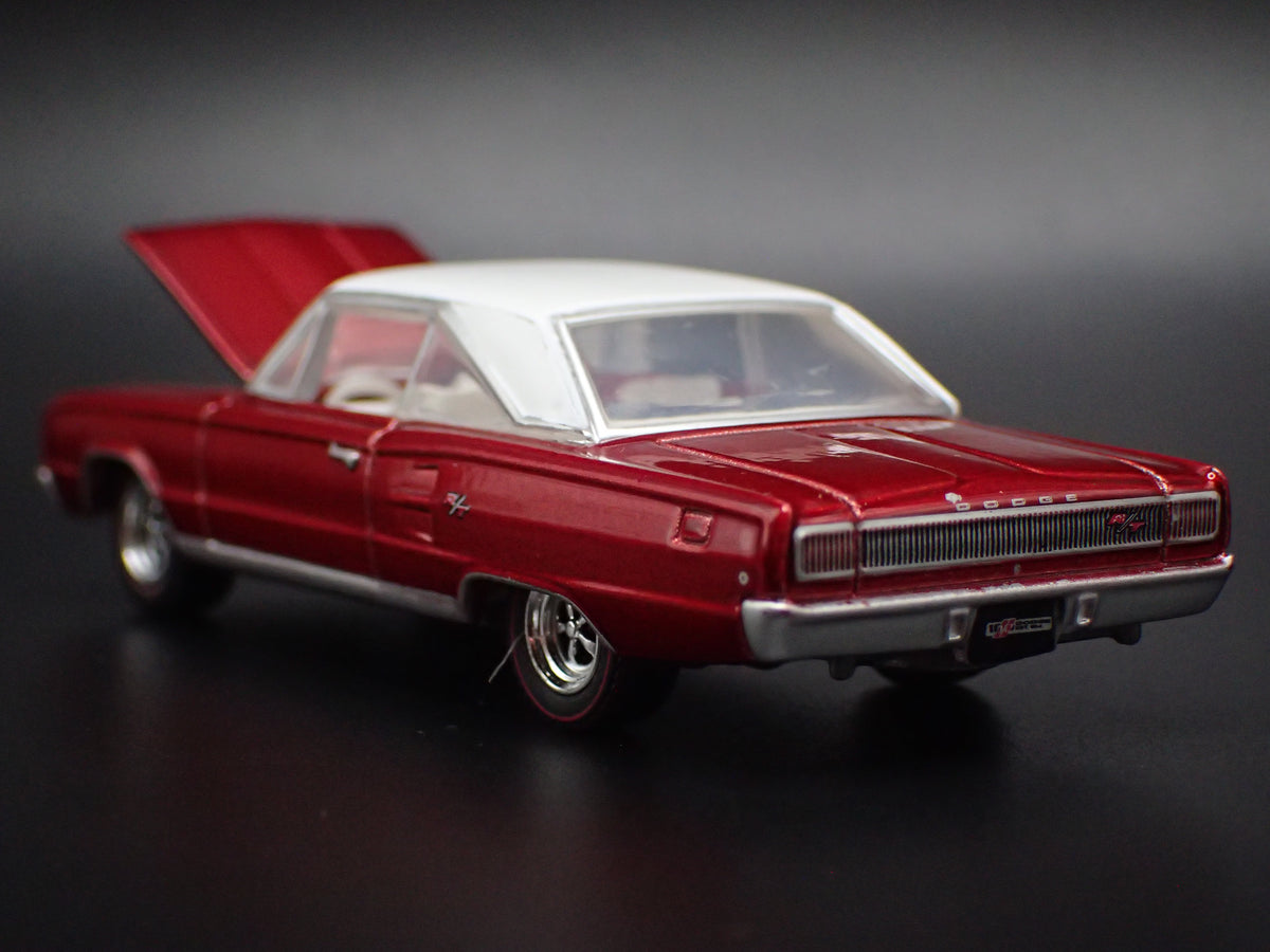 1967 67 DODGE CORONET R/T RED 1/64 SCALE COLLECTIBLE DIORAMA DIECAST MODEL CAR