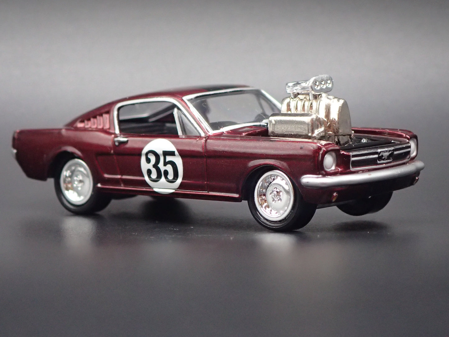 1965 65 FORD MUSTANG FASTBACK 1:64 SCALE COLLECTIBLE DIORAMA DIECAST MODEL CAR