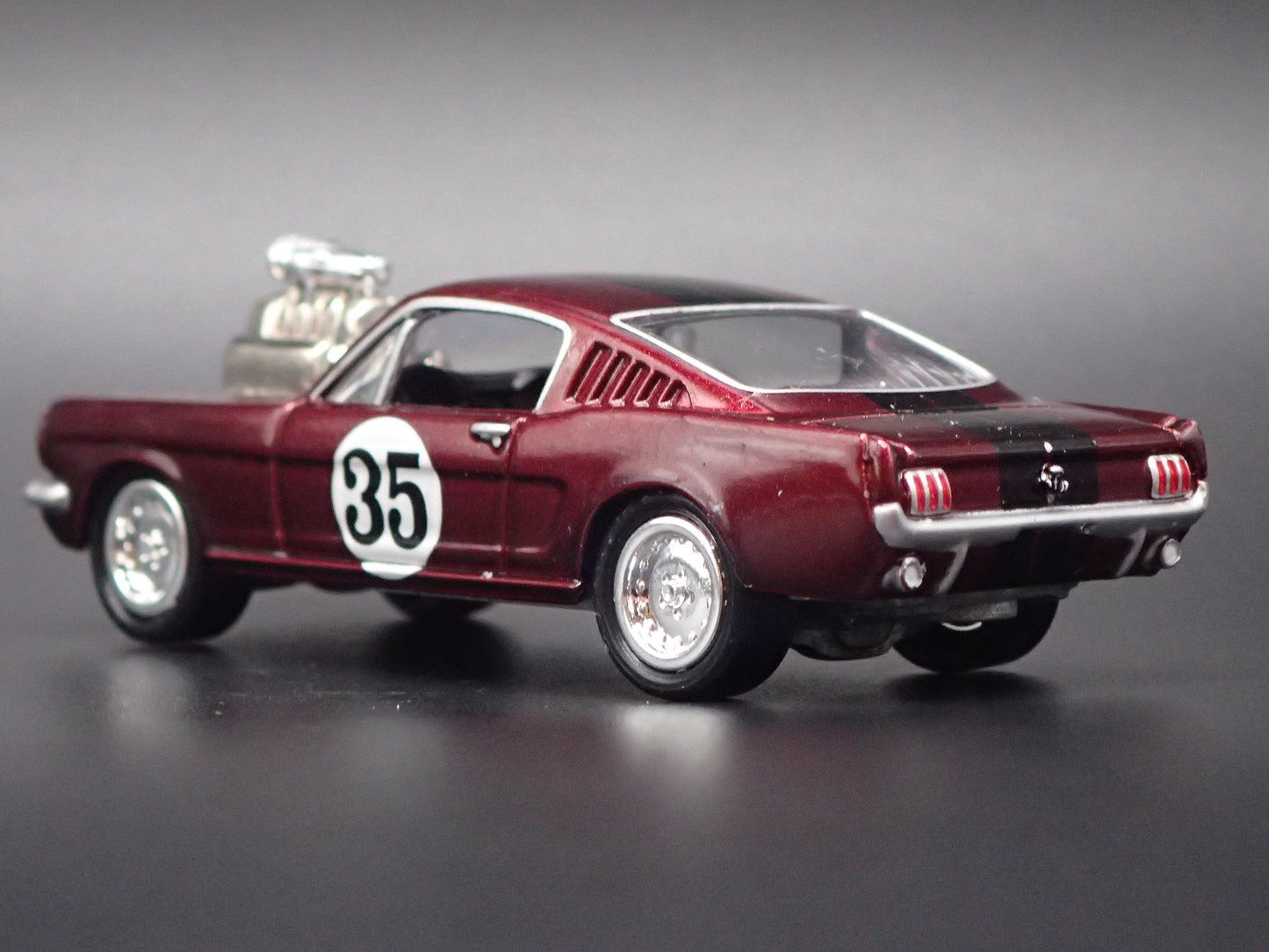 1965 65 FORD MUSTANG FASTBACK 1:64 SCALE COLLECTIBLE DIORAMA DIECAST MODEL CAR