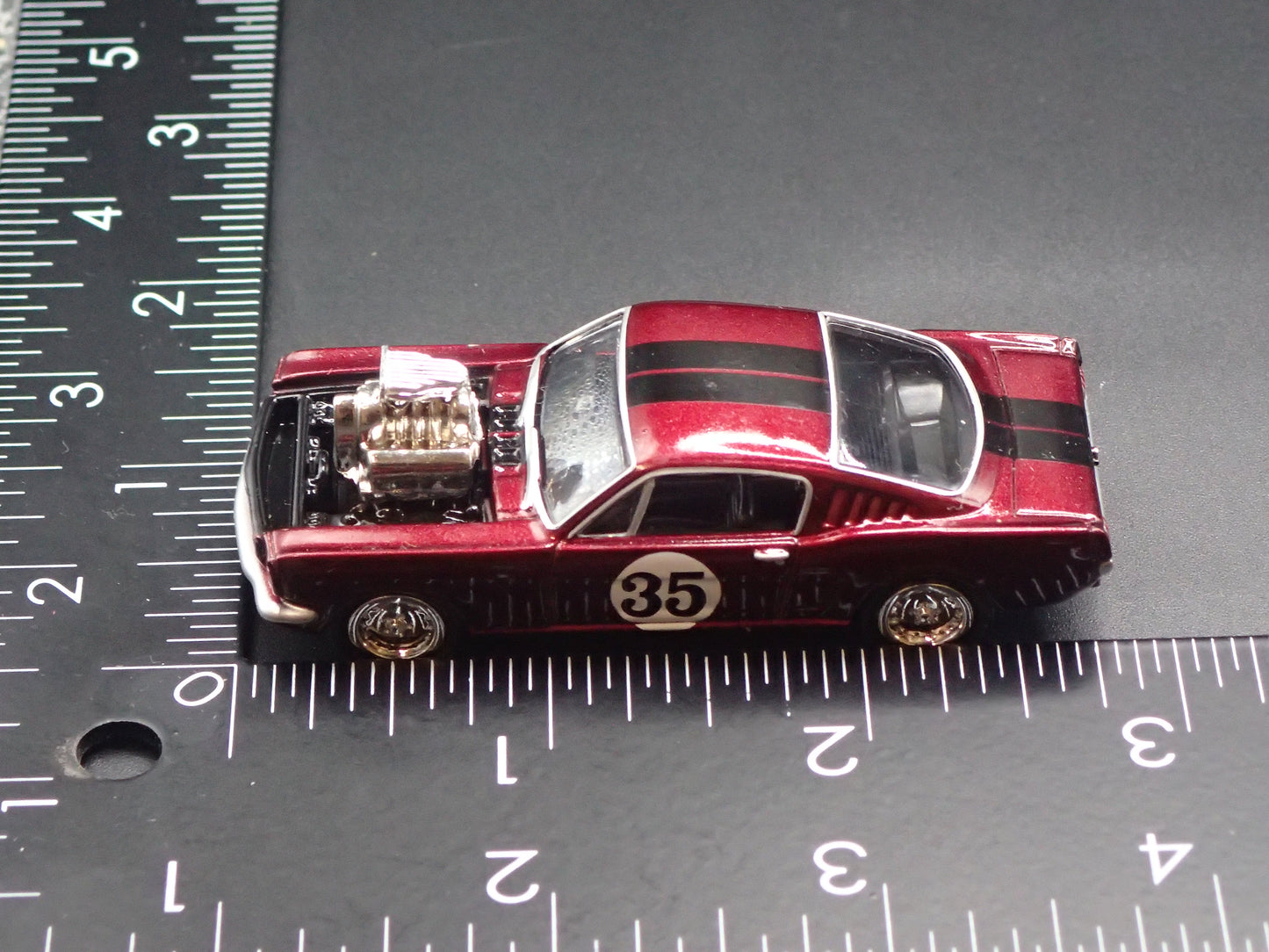 1965 65 FORD MUSTANG FASTBACK 1:64 SCALE COLLECTIBLE DIORAMA DIECAST MODEL CAR