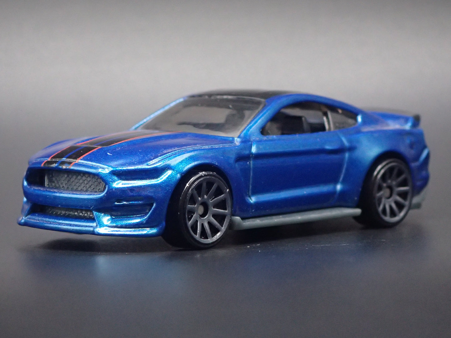 2015-2023 FORD MUSTANG SHELBY GT350R BLUE 1/64 SCALE DIORAMA DIECAST MODEL CAR