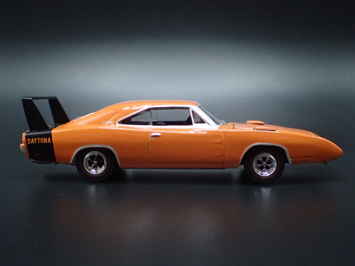 1969 69 DODGE CHARGER DAYTONA 1:64 SCALE COLLECTIBLE DIORAMA DIECAST MODEL CAR