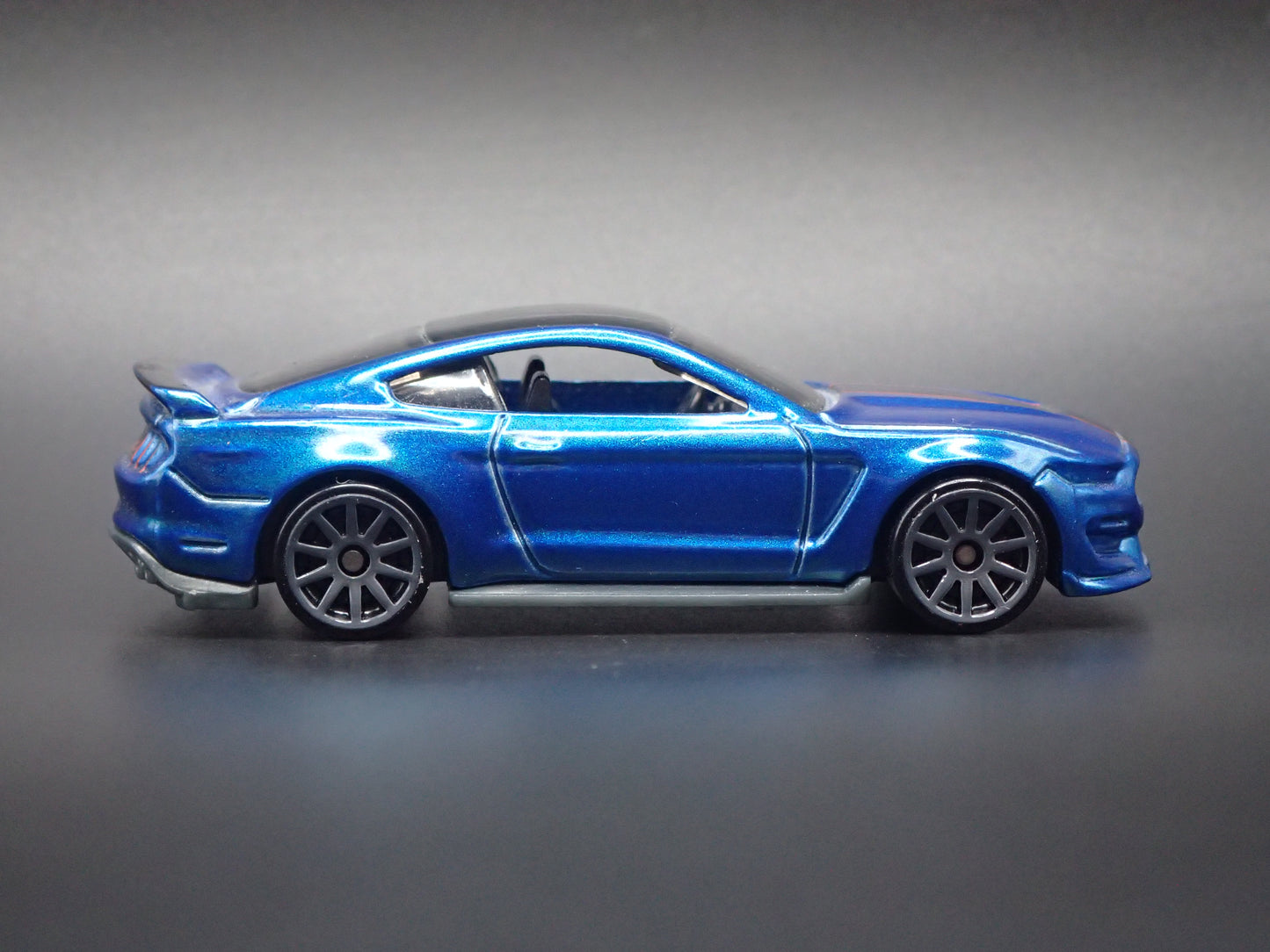 2015-2023 FORD MUSTANG SHELBY GT350R BLUE 1/64 SCALE DIORAMA DIECAST MODEL CAR