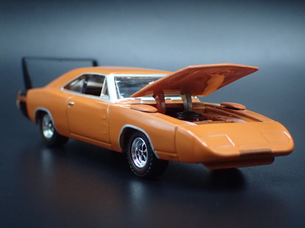 1969 69 DODGE CHARGER DAYTONA 1:64 SCALE COLLECTIBLE DIORAMA DIECAST MODEL CAR