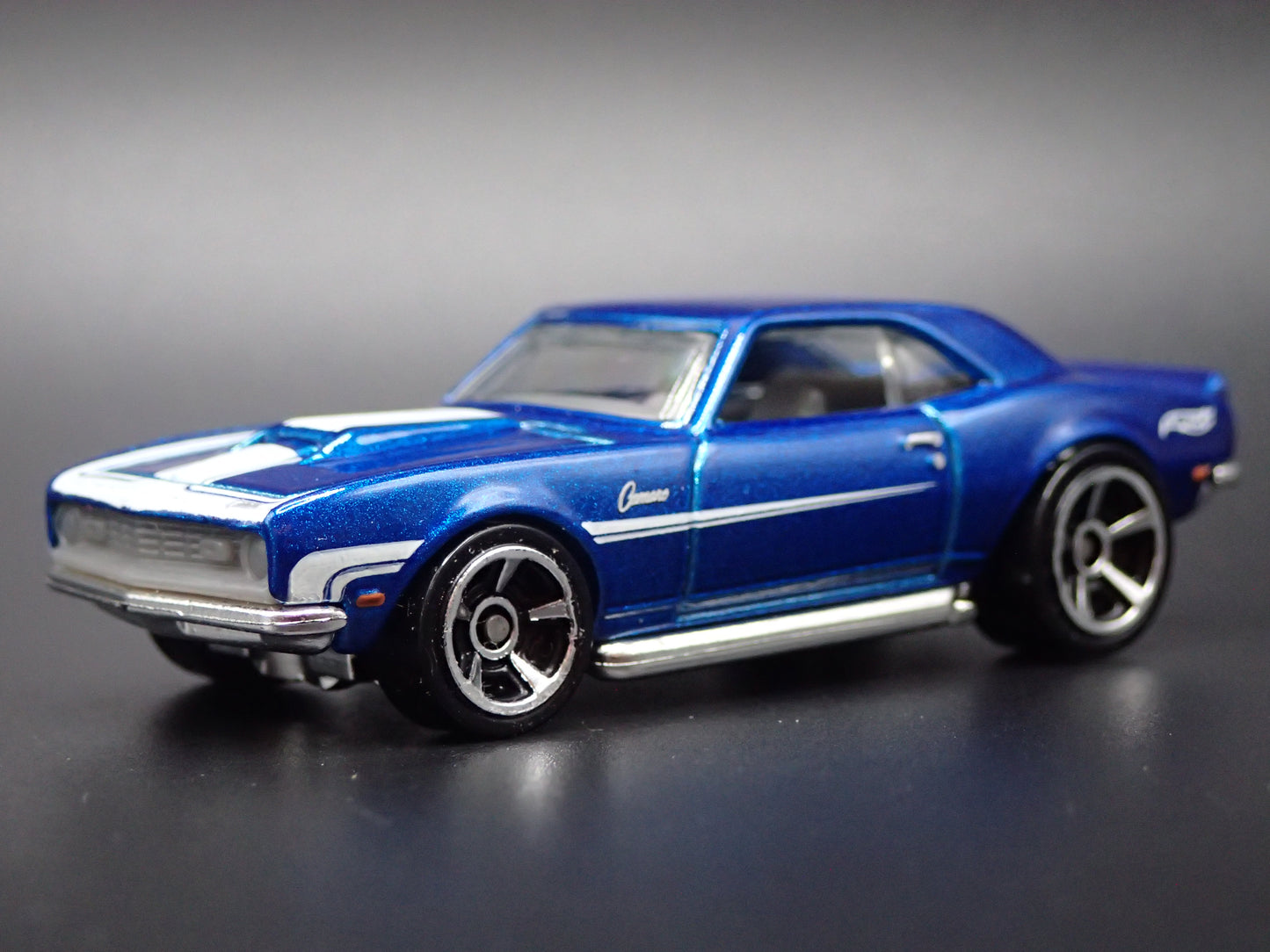 1968 68 CHEVY CHEVROLET CAMARO COPO BLUE 1:64 SCALE DIORAMA DIECAST MODEL CAR