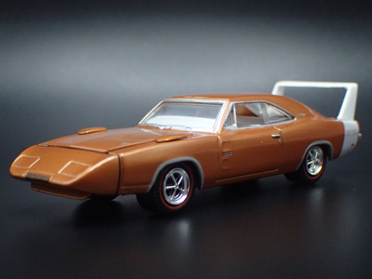 1969 69 DODGE CHARGER DAYTONA 1:64 SCALE COLLECTIBLE DIORAMA DIECAST MODEL CAR