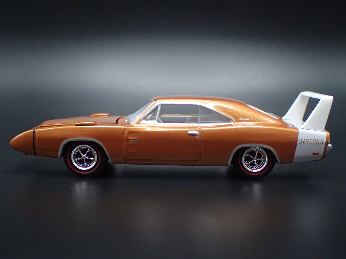 1969 69 DODGE CHARGER DAYTONA 1:64 SCALE COLLECTIBLE DIORAMA DIECAST MODEL CAR