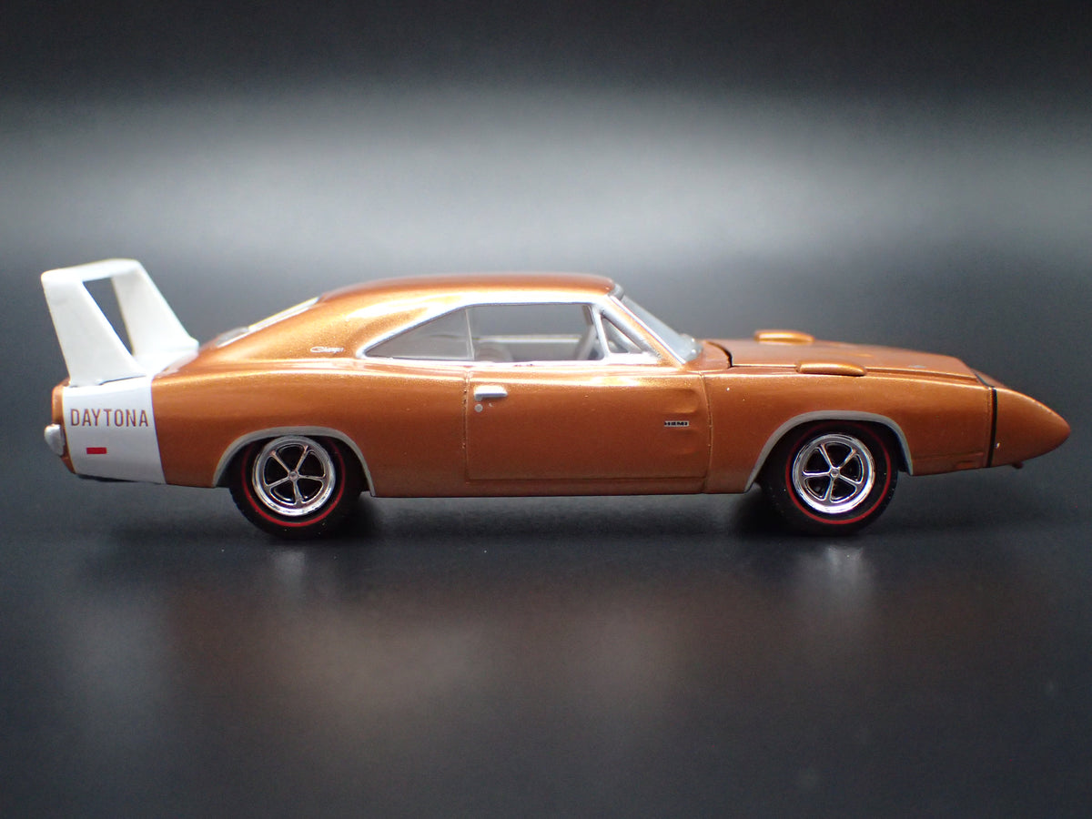 1969 69 DODGE CHARGER DAYTONA 1:64 SCALE COLLECTIBLE DIORAMA DIECAST MODEL CAR