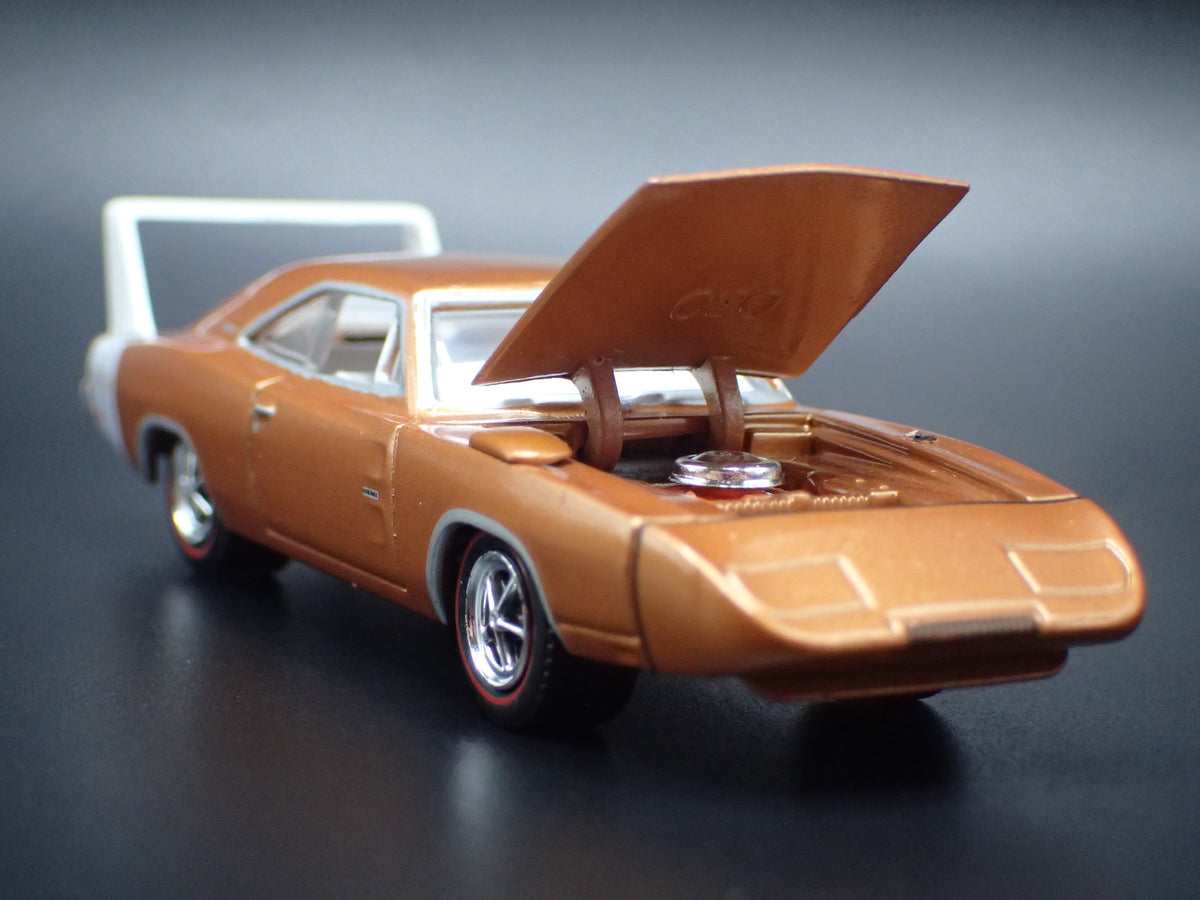 1969 69 DODGE CHARGER DAYTONA 1:64 SCALE COLLECTIBLE DIORAMA DIECAST MODEL CAR
