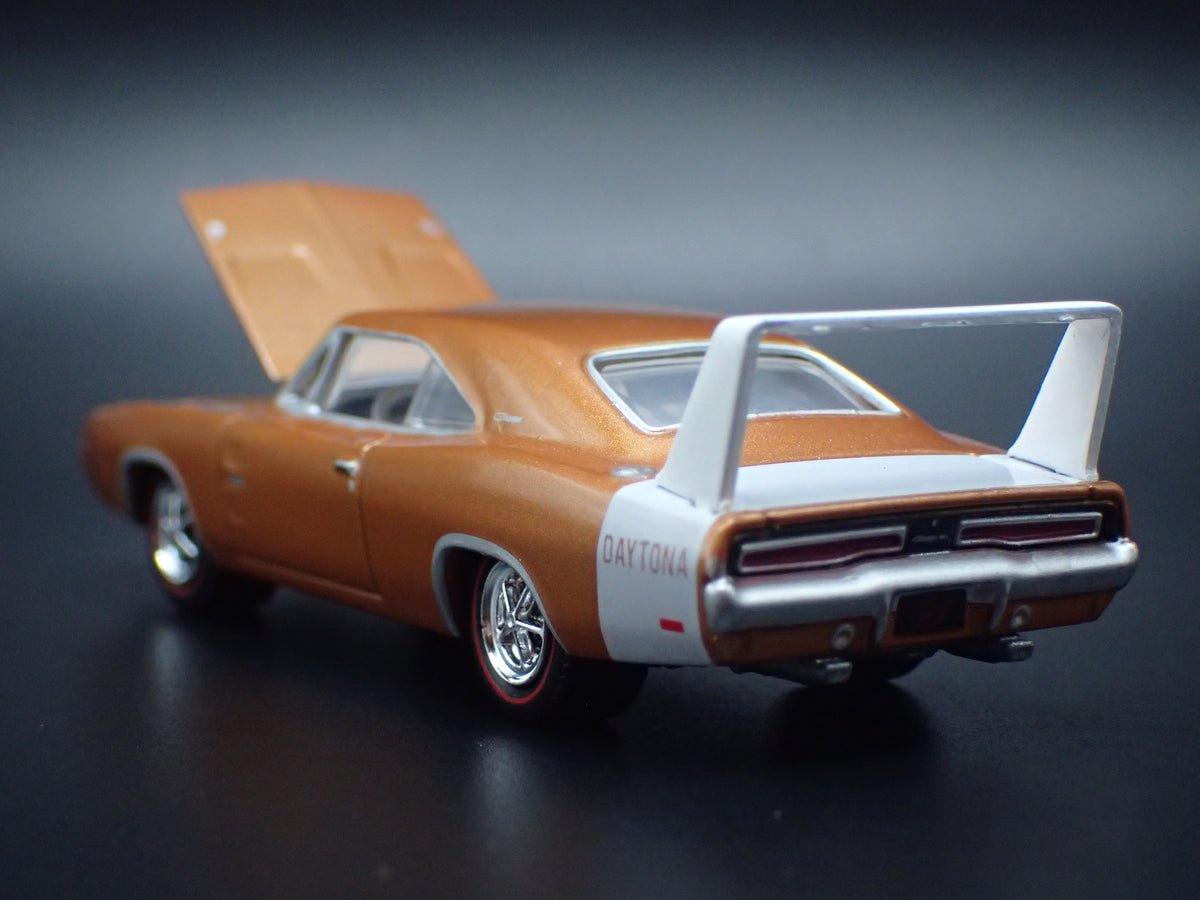 1969 69 DODGE CHARGER DAYTONA 1:64 SCALE COLLECTIBLE DIORAMA DIECAST MODEL CAR