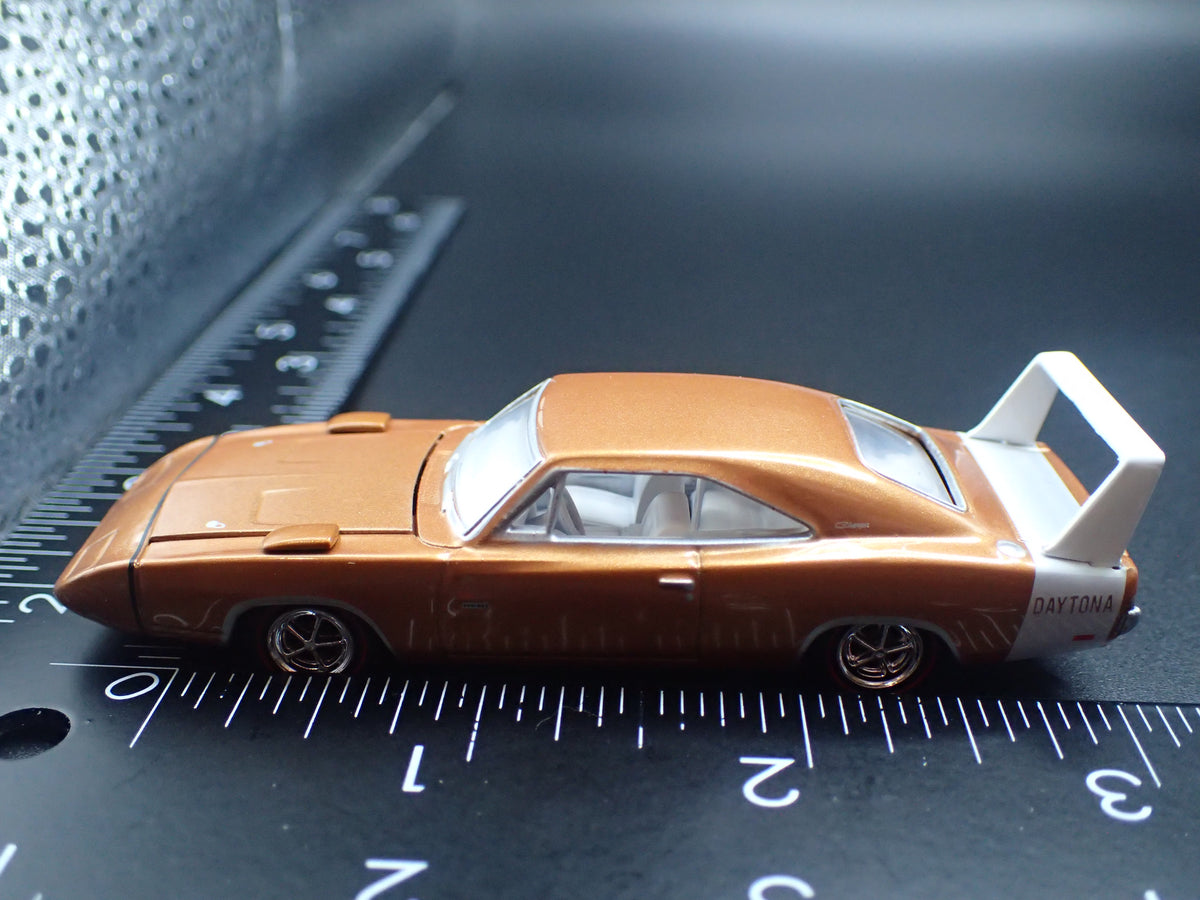 1969 69 DODGE CHARGER DAYTONA 1:64 SCALE COLLECTIBLE DIORAMA DIECAST MODEL CAR