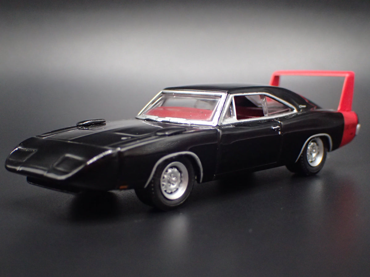 1969 69 DODGE CHARGER DAYTONA 1:64 SCALE COLLECTIBLE DIORAMA DIECAST MODEL CAR