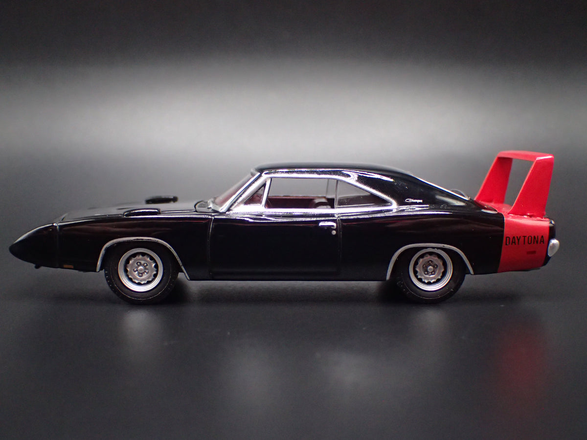 1969 69 DODGE CHARGER DAYTONA 1:64 SCALE COLLECTIBLE DIORAMA DIECAST MODEL CAR