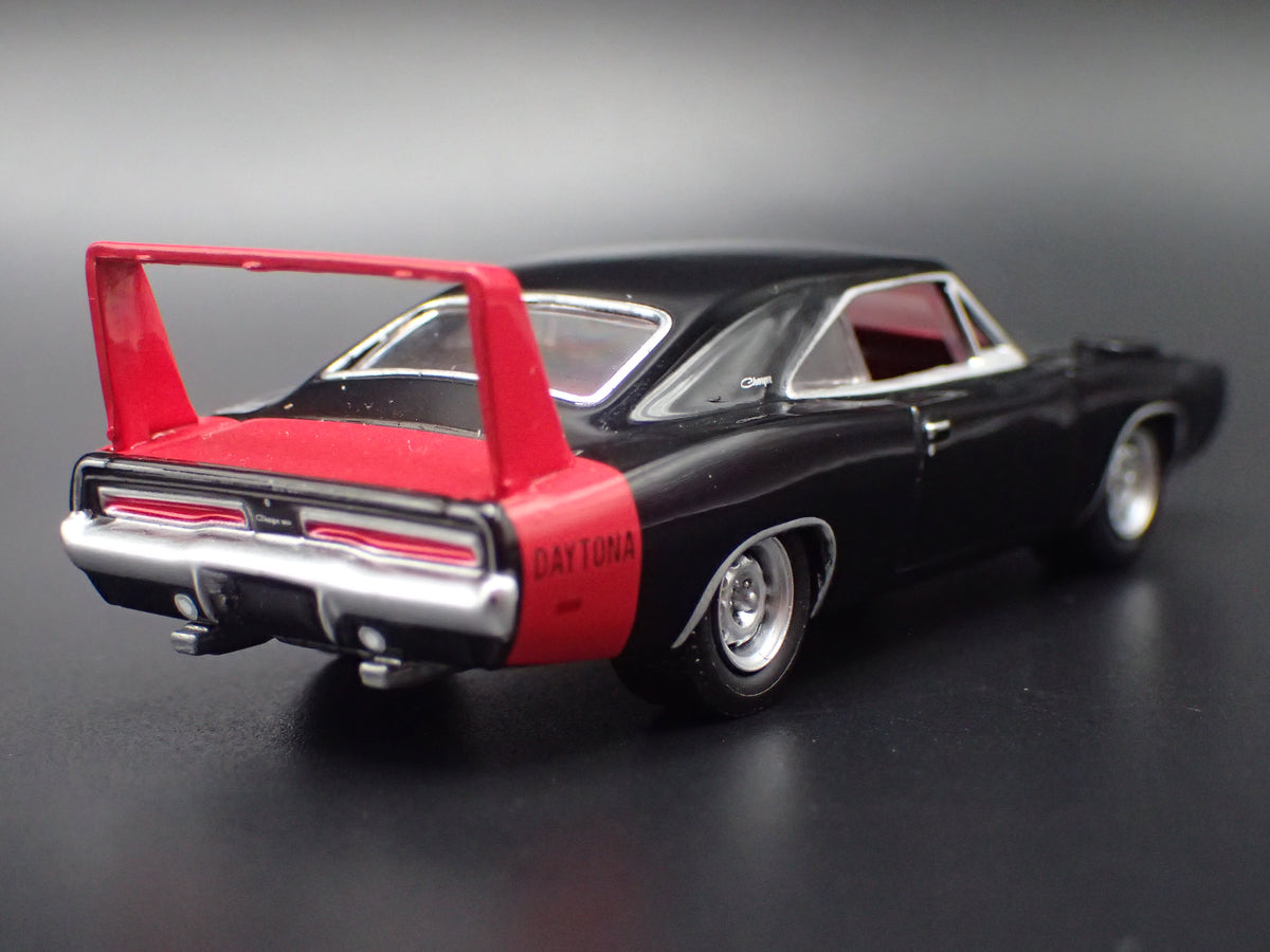 1969 69 DODGE CHARGER DAYTONA 1:64 SCALE COLLECTIBLE DIORAMA DIECAST MODEL CAR