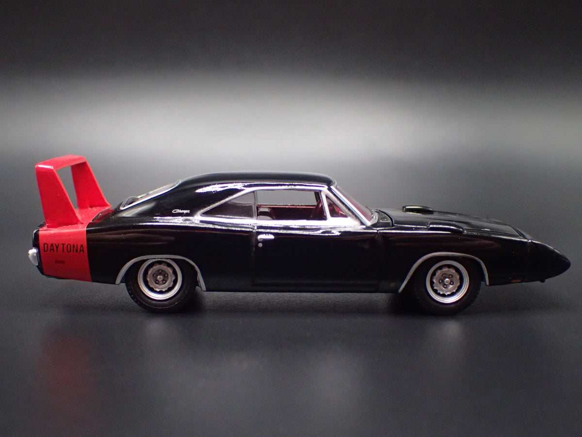 1969 69 DODGE CHARGER DAYTONA 1:64 SCALE COLLECTIBLE DIORAMA DIECAST MODEL CAR