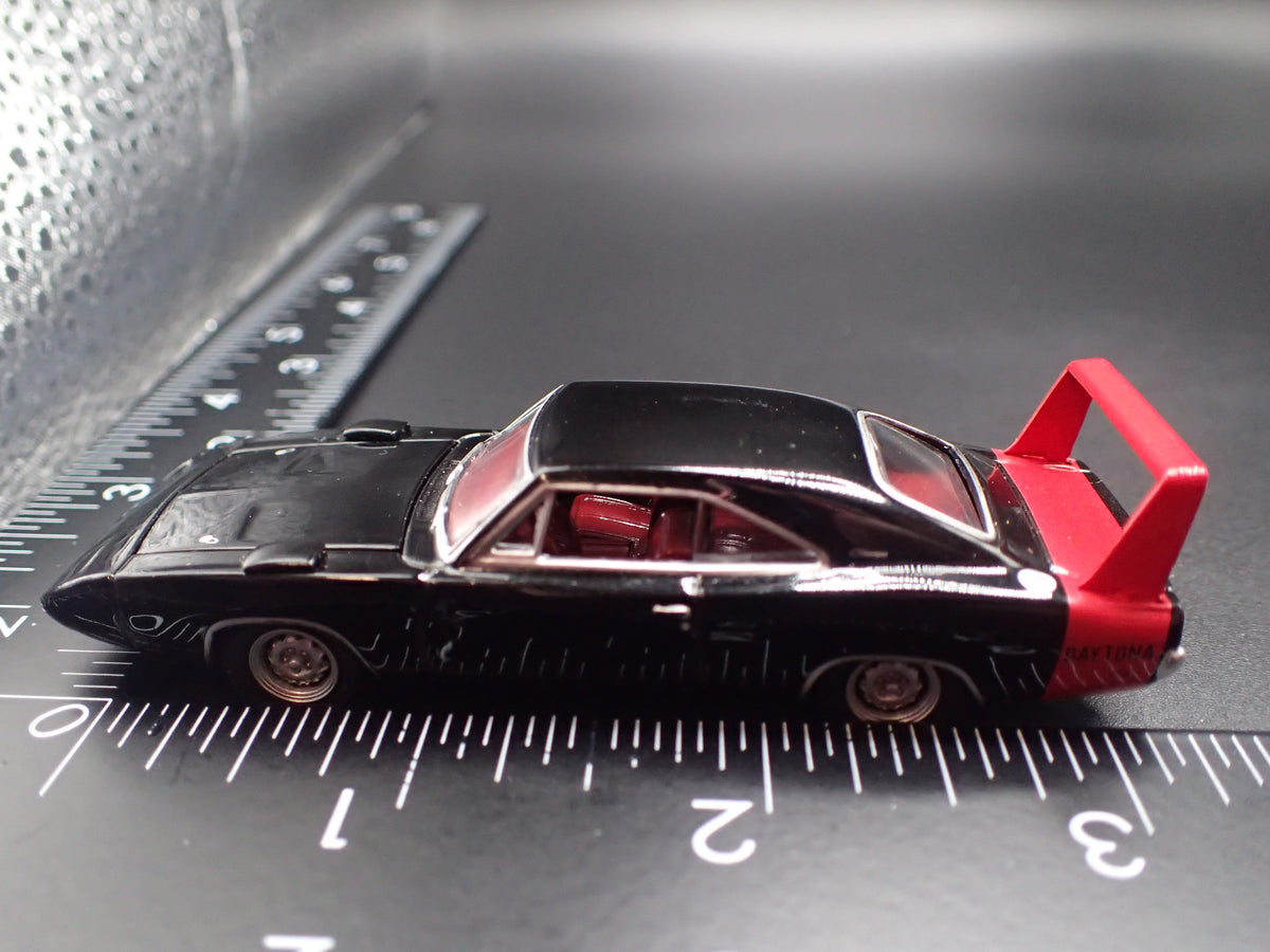 1969 69 DODGE CHARGER DAYTONA 1:64 SCALE COLLECTIBLE DIORAMA DIECAST MODEL CAR