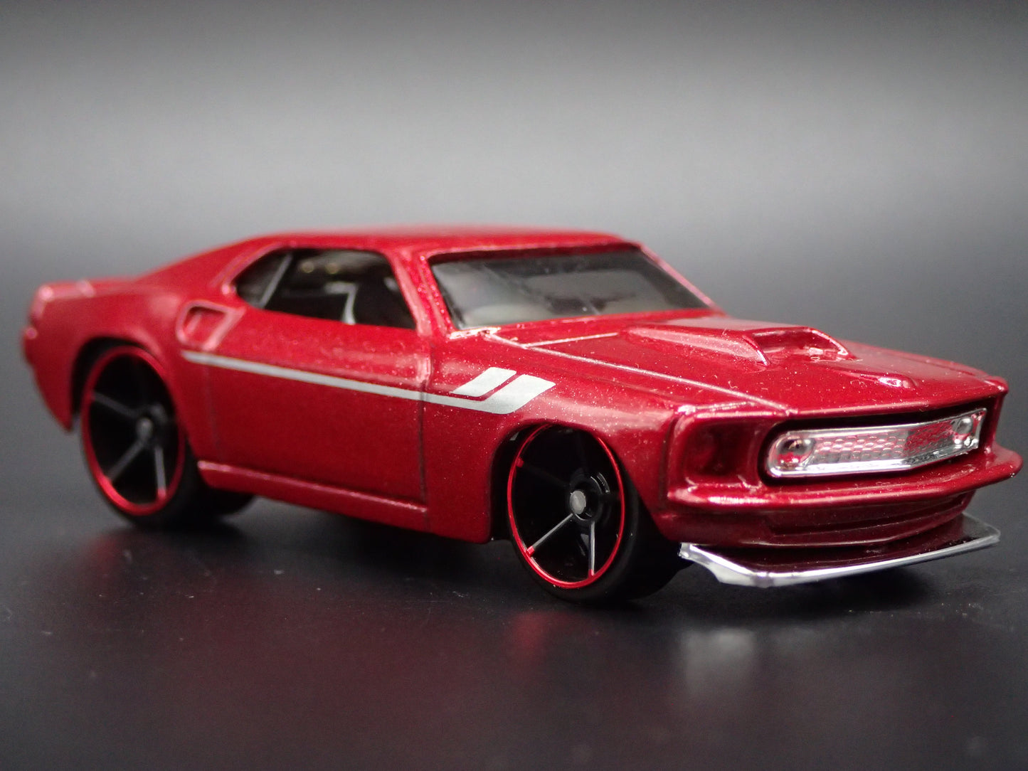 1969 69 FORD MUSTANG BOSS 302 FASTBACK RED 1:64 SCALE DIORAMA DIECAST MODEL CAR