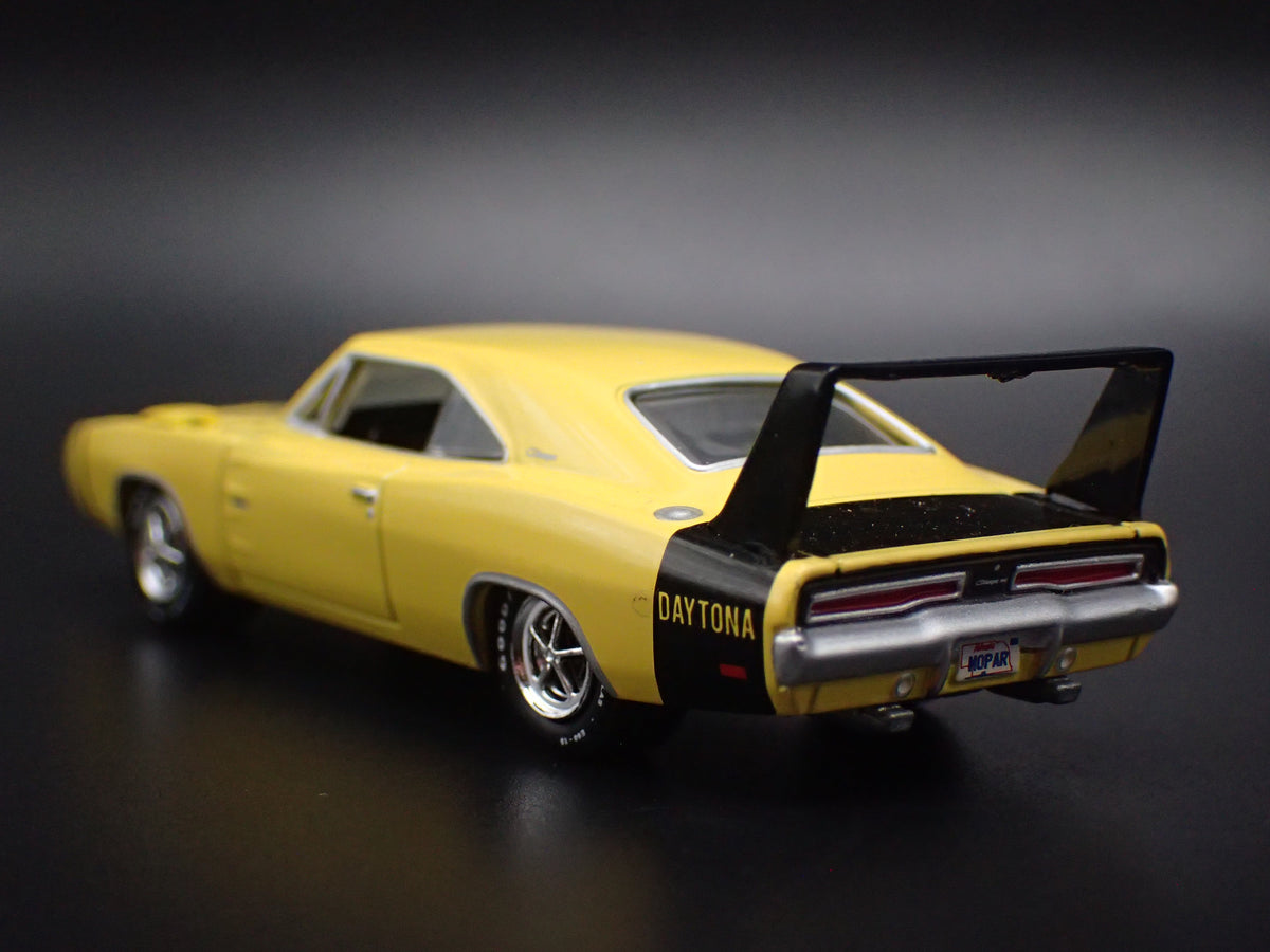 1969 69 DODGE CHARGER DAYTONA 1:64 SCALE COLLECTIBLE DIORAMA DIECAST MODEL CAR