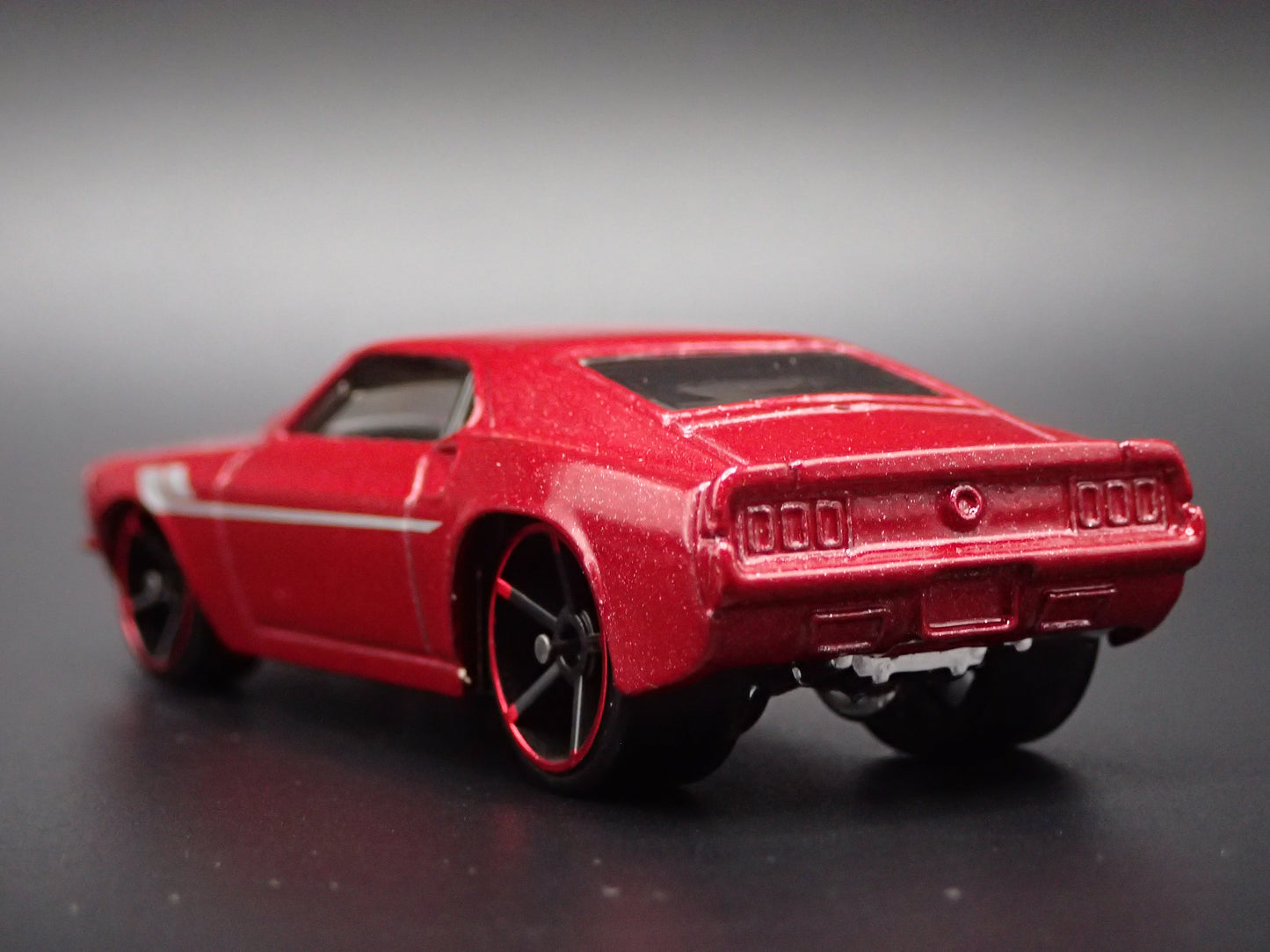1969 69 FORD MUSTANG BOSS 302 FASTBACK RED 1:64 SCALE DIORAMA DIECAST MODEL CAR