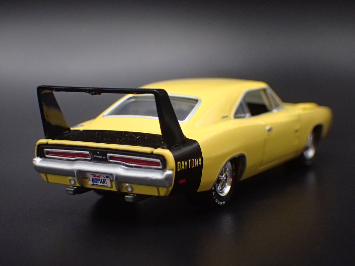 1969 69 DODGE CHARGER DAYTONA 1:64 SCALE COLLECTIBLE DIORAMA DIECAST MODEL CAR