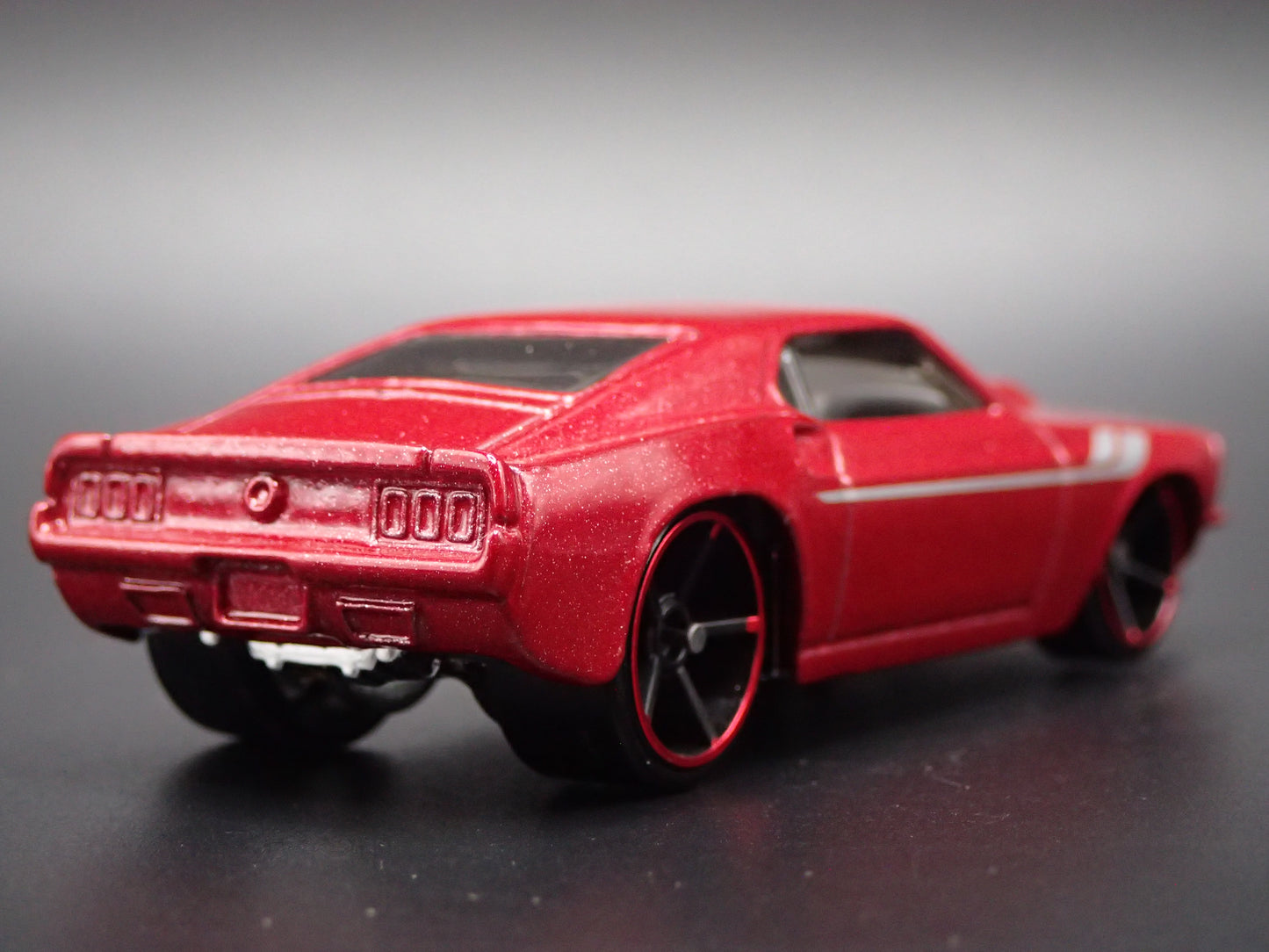 1969 69 FORD MUSTANG BOSS 302 FASTBACK RED 1:64 SCALE DIORAMA DIECAST MODEL CAR