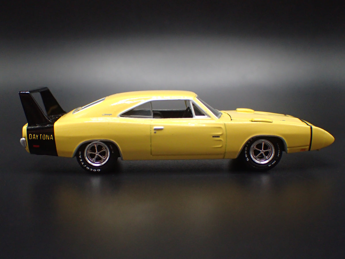 1969 69 DODGE CHARGER DAYTONA 1:64 SCALE COLLECTIBLE DIORAMA DIECAST MODEL CAR