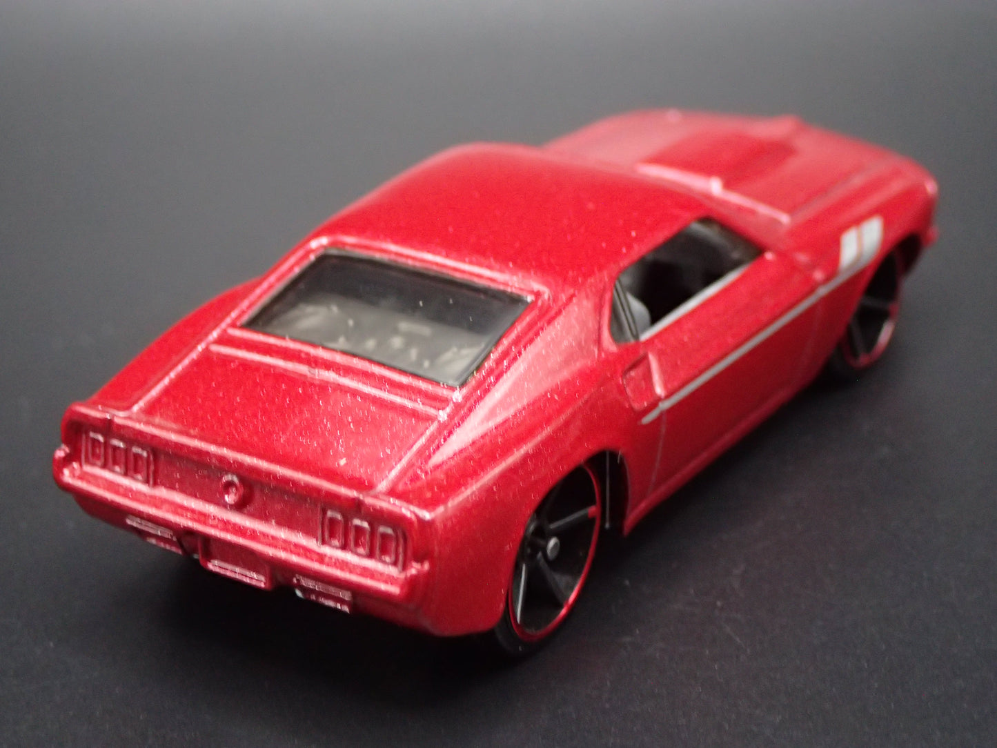 1969 69 FORD MUSTANG BOSS 302 FASTBACK RED 1:64 SCALE DIORAMA DIECAST MODEL CAR